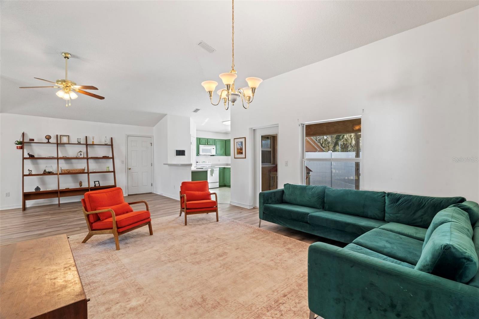 Image 6 of 41 For 420 Island View Circle