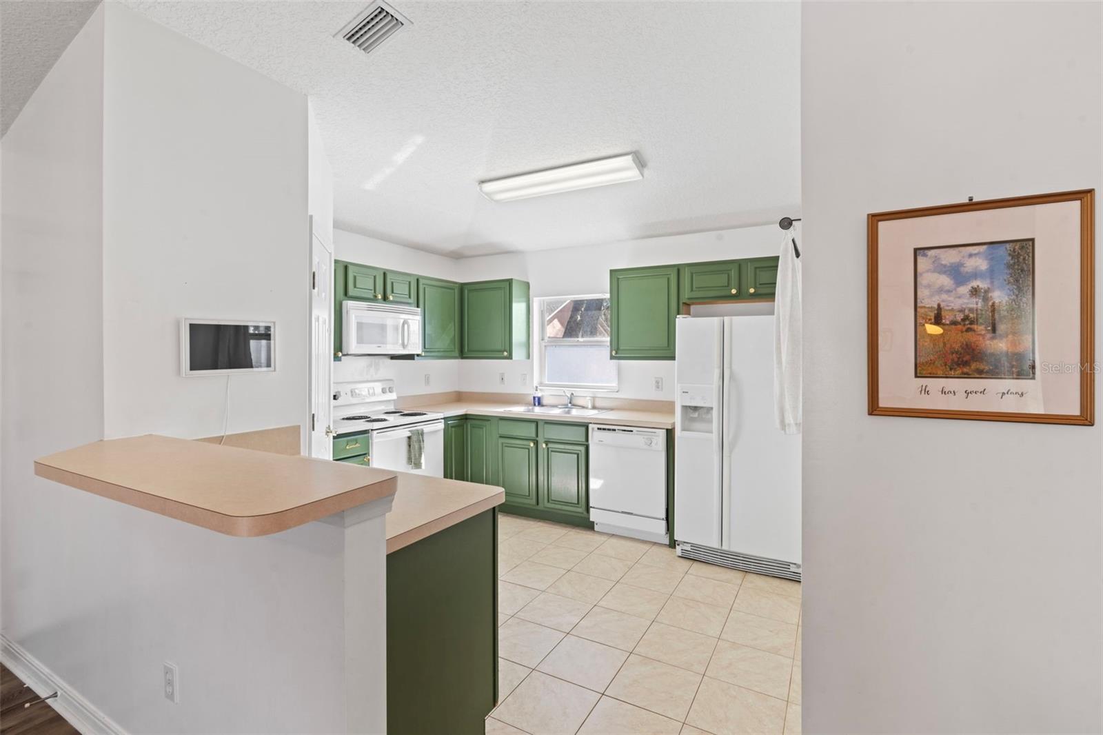 Image 8 of 41 For 420 Island View Circle