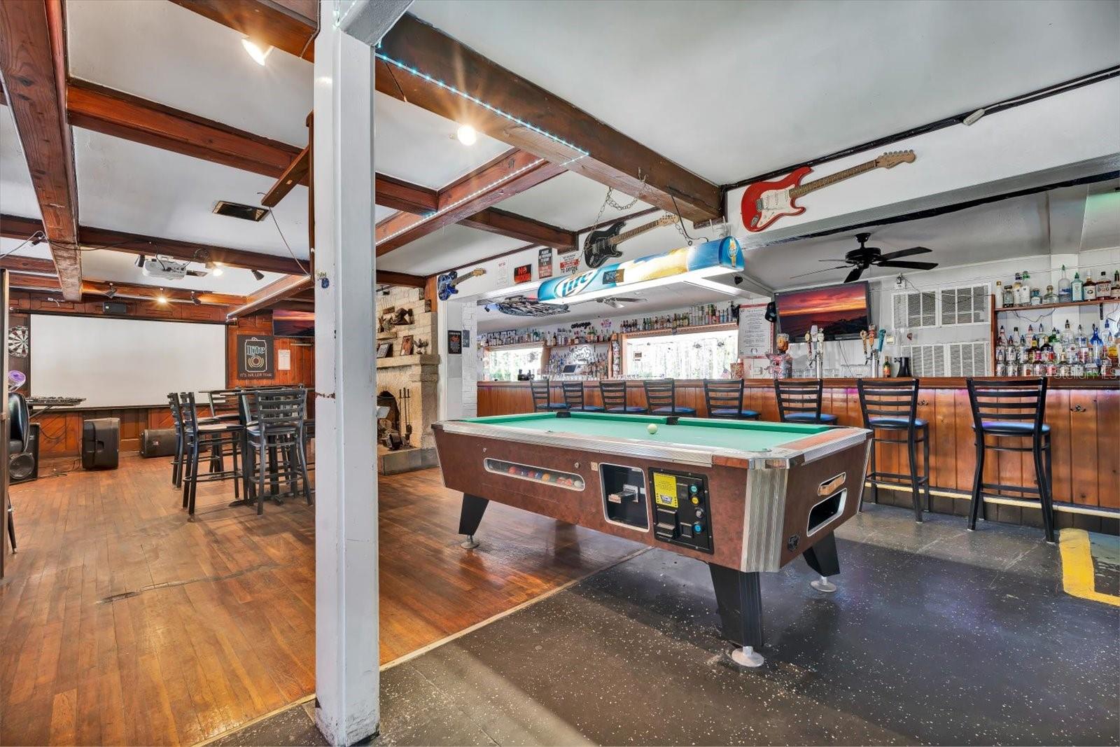 Listing photo id 10 for 1405 Moody Boulevard