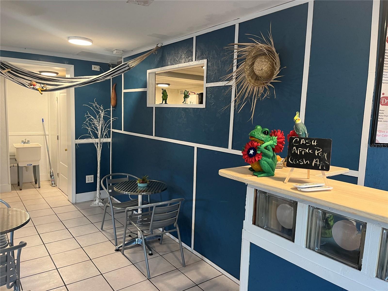Listing photo id 15 for 1405 Moody Boulevard