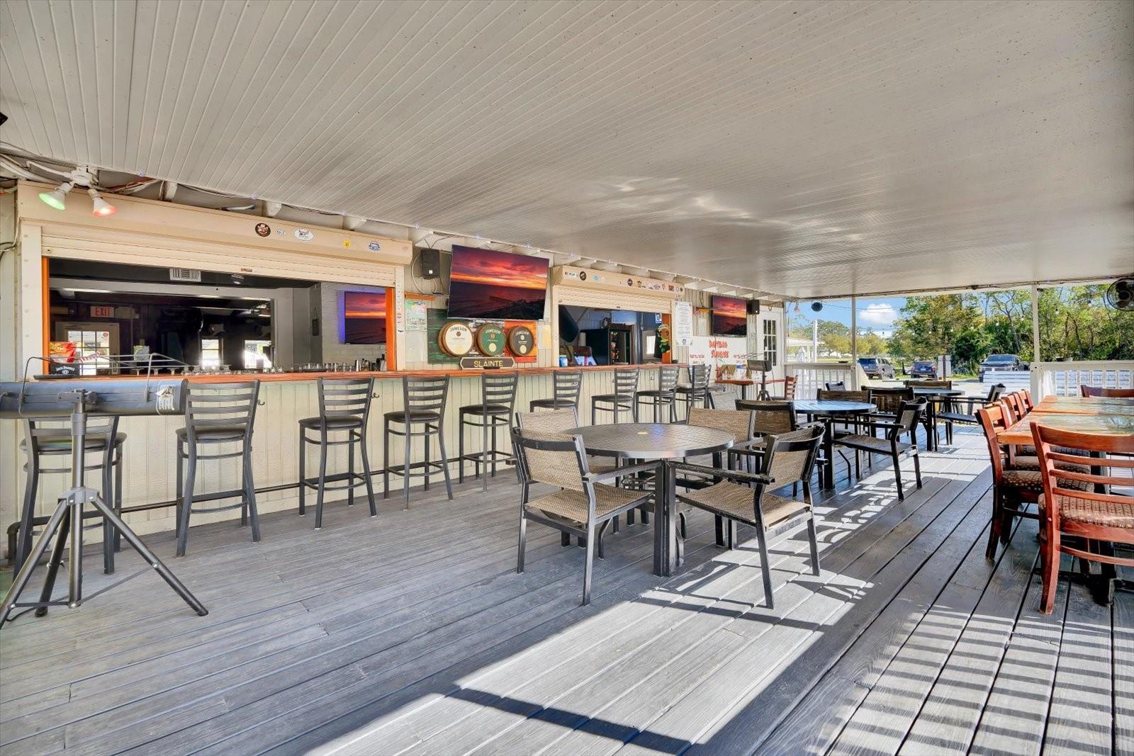 Listing photo id 6 for 1405 Moody Boulevard