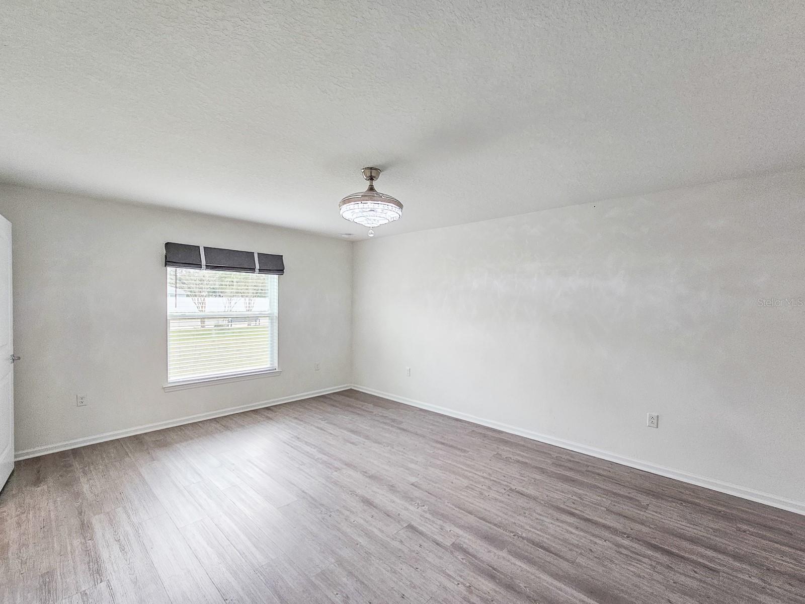 Image 16 of 34 For 1 Service Tree Place