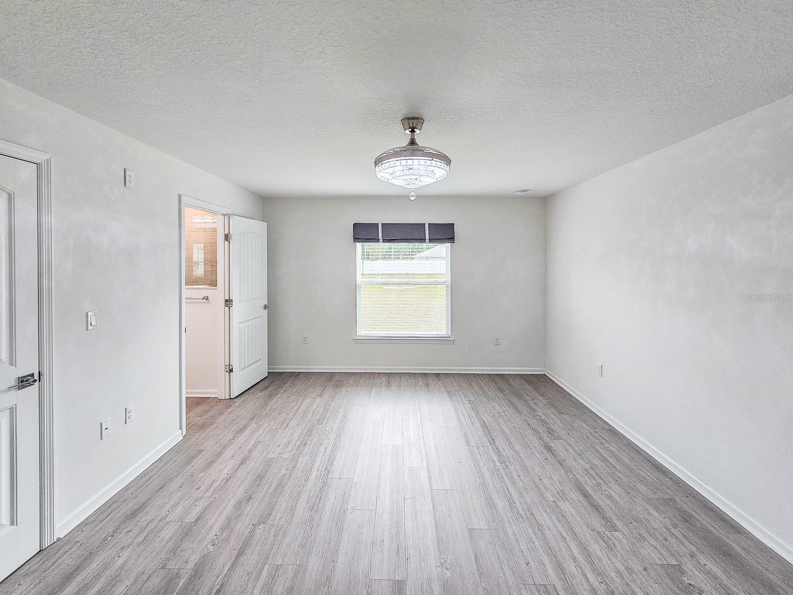 Image 18 of 34 For 1 Service Tree Place