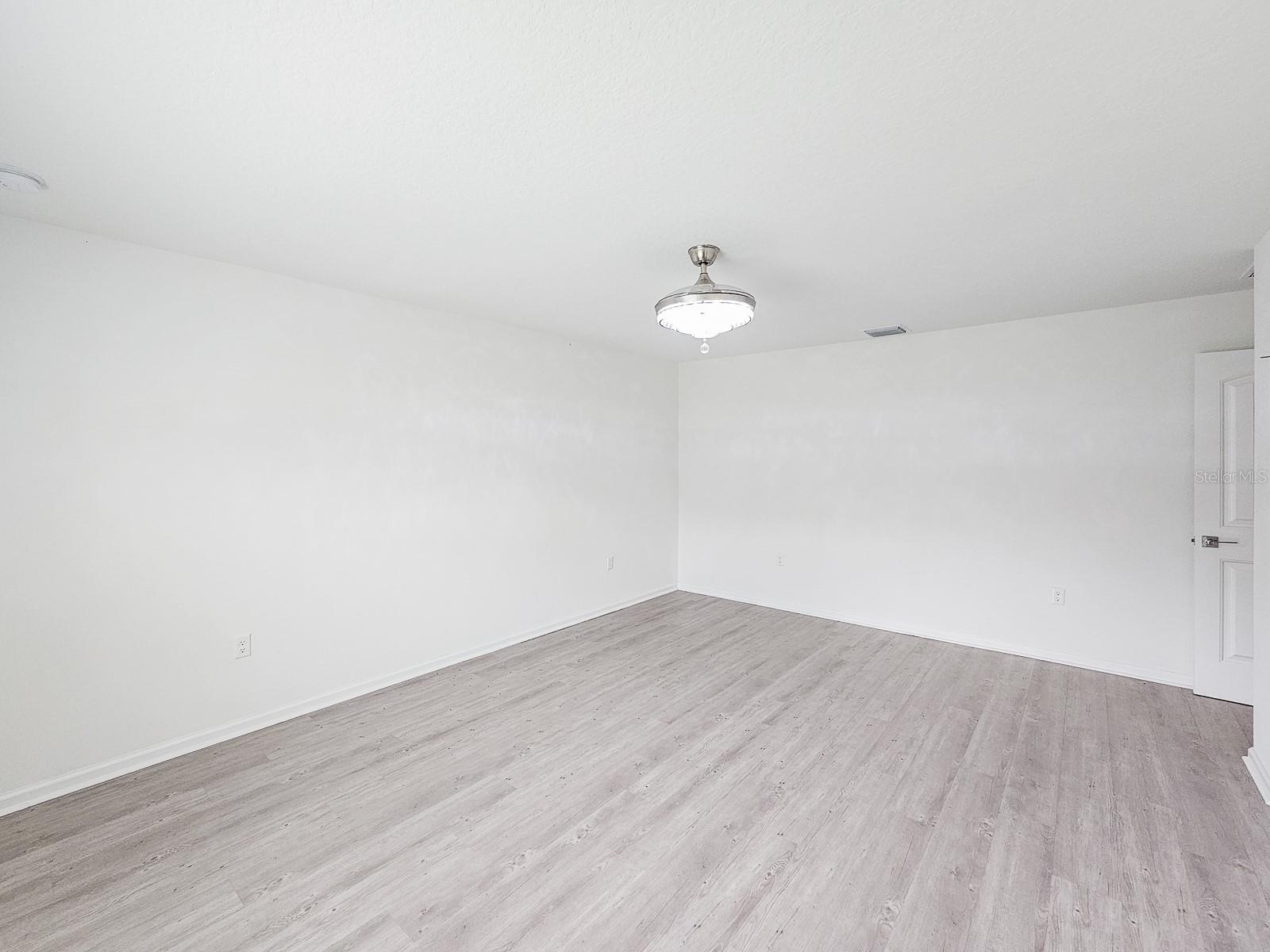 Image 19 of 34 For 1 Service Tree Place