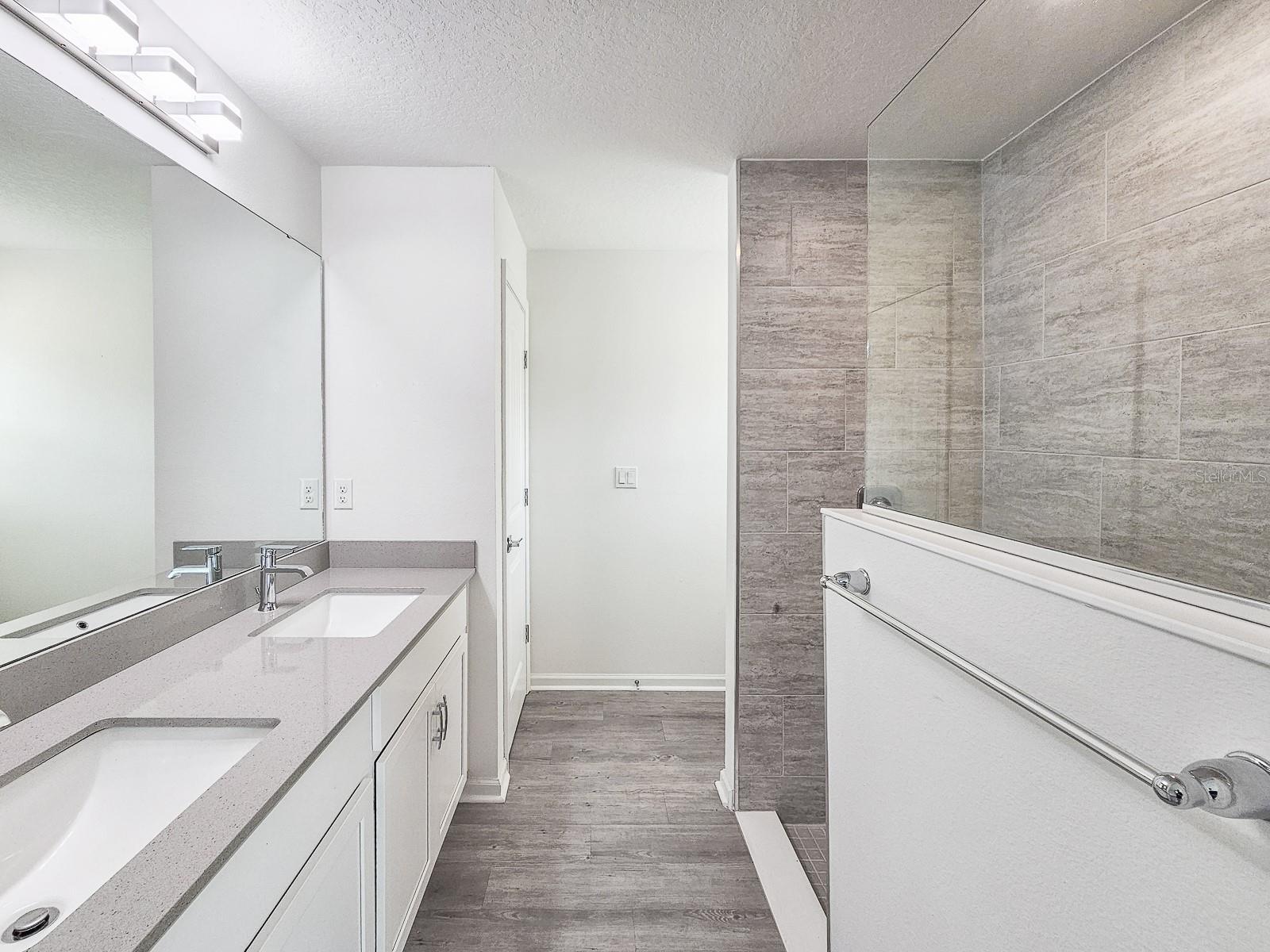 Image 20 of 34 For 1 Service Tree Place