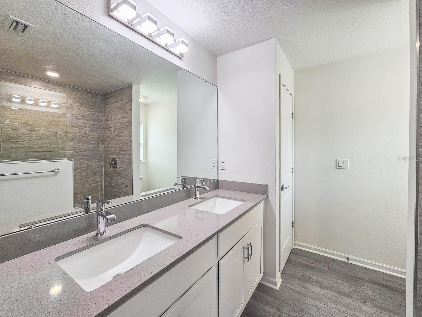 Image 21 of 34 For 1 Service Tree Place