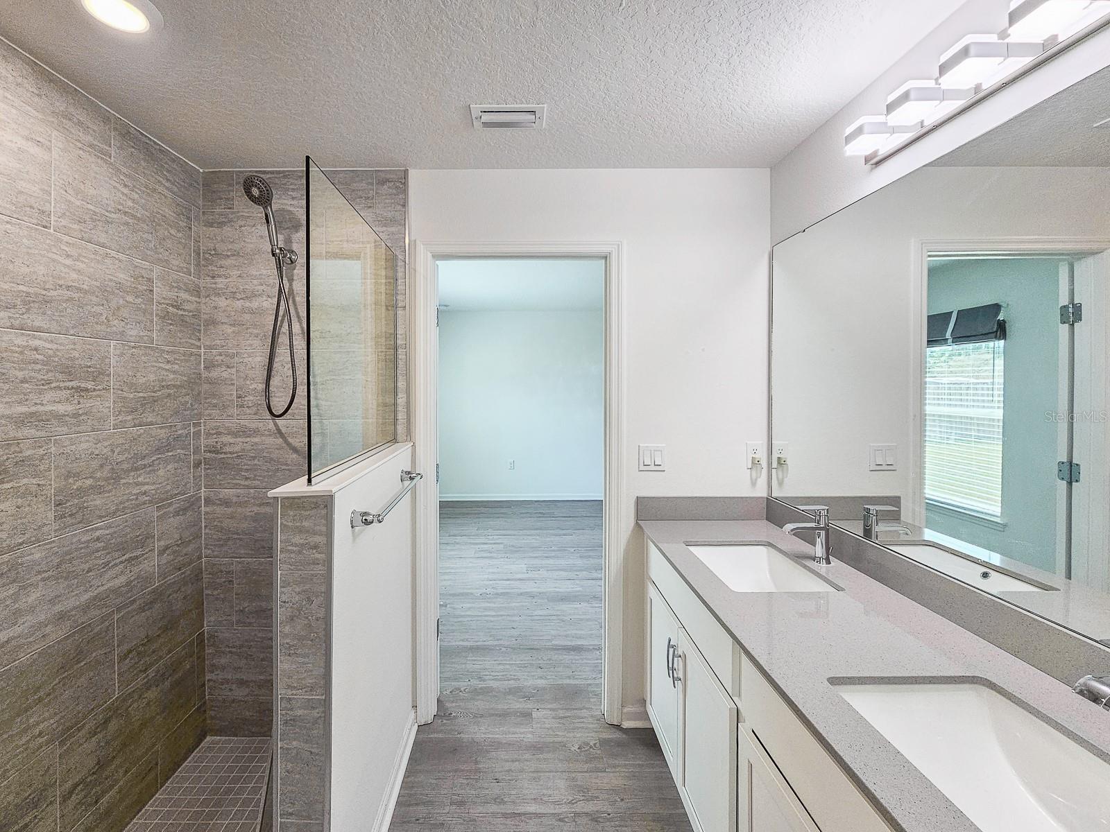 Image 22 of 34 For 1 Service Tree Place