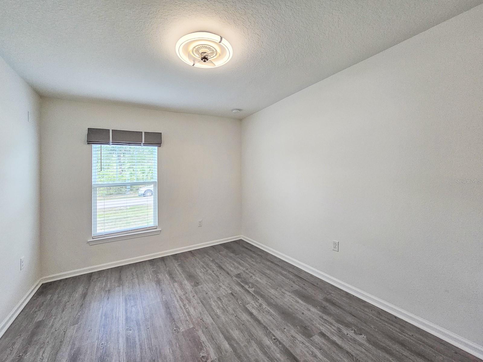 Image 25 of 34 For 1 Service Tree Place