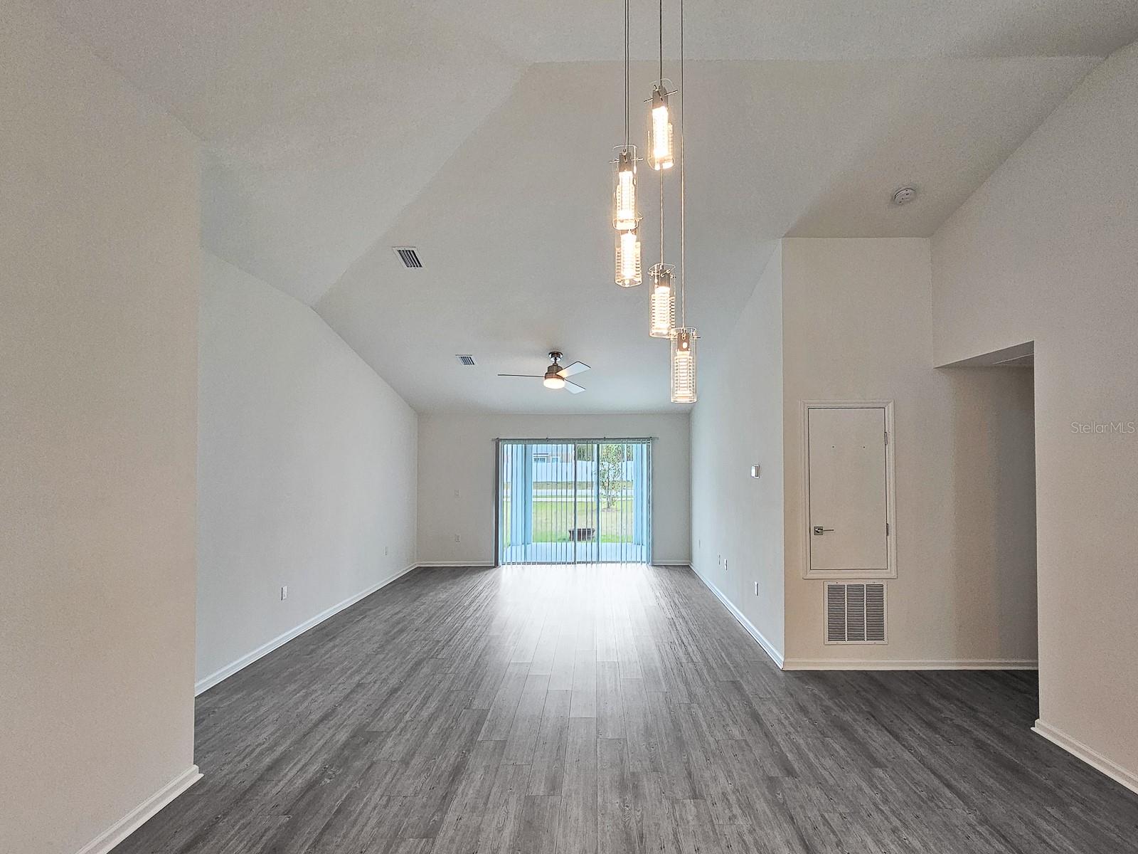 Image 5 of 34 For 1 Service Tree Place