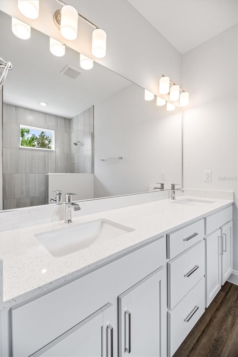 Image 17 of 22 For 21 Utica Path