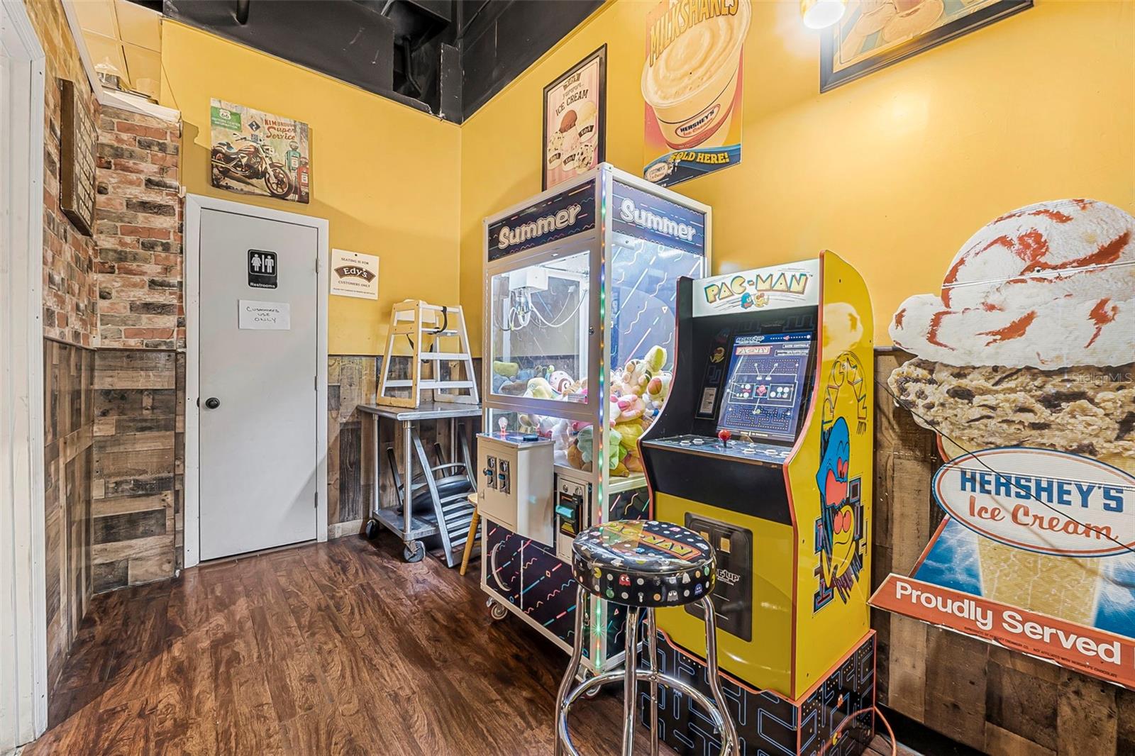 Image 16 of 23 For 223 St. Joe Plaza