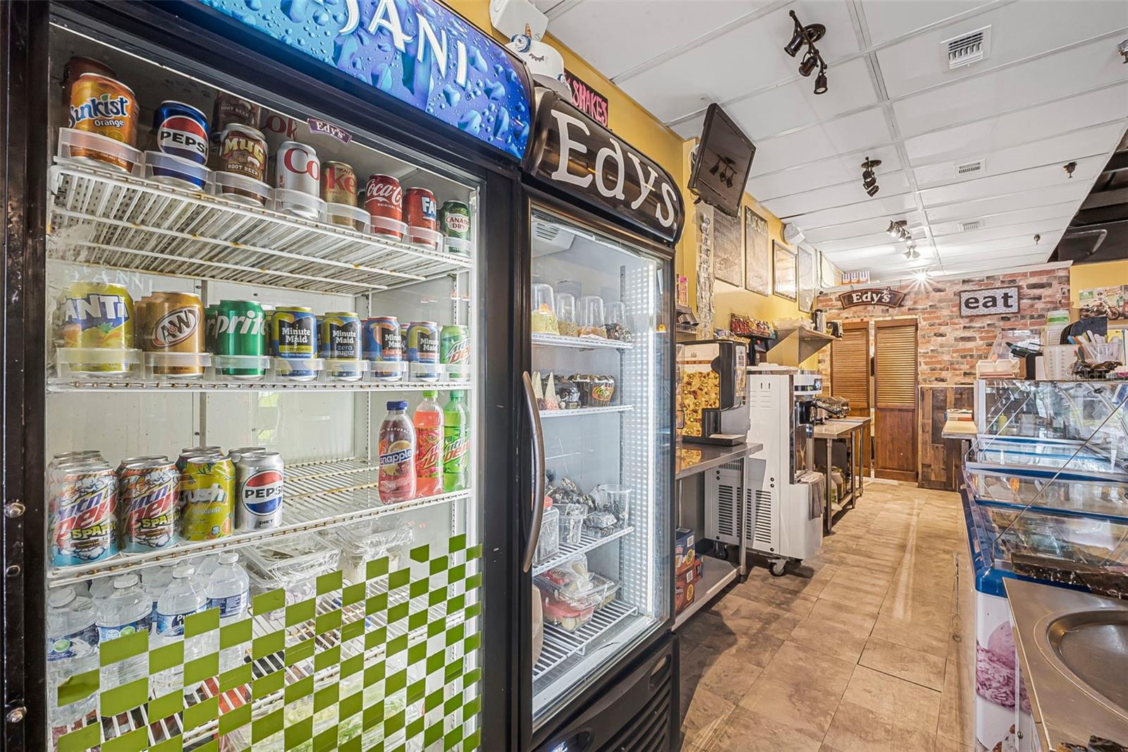 Image 18 of 23 For 223 St. Joe Plaza