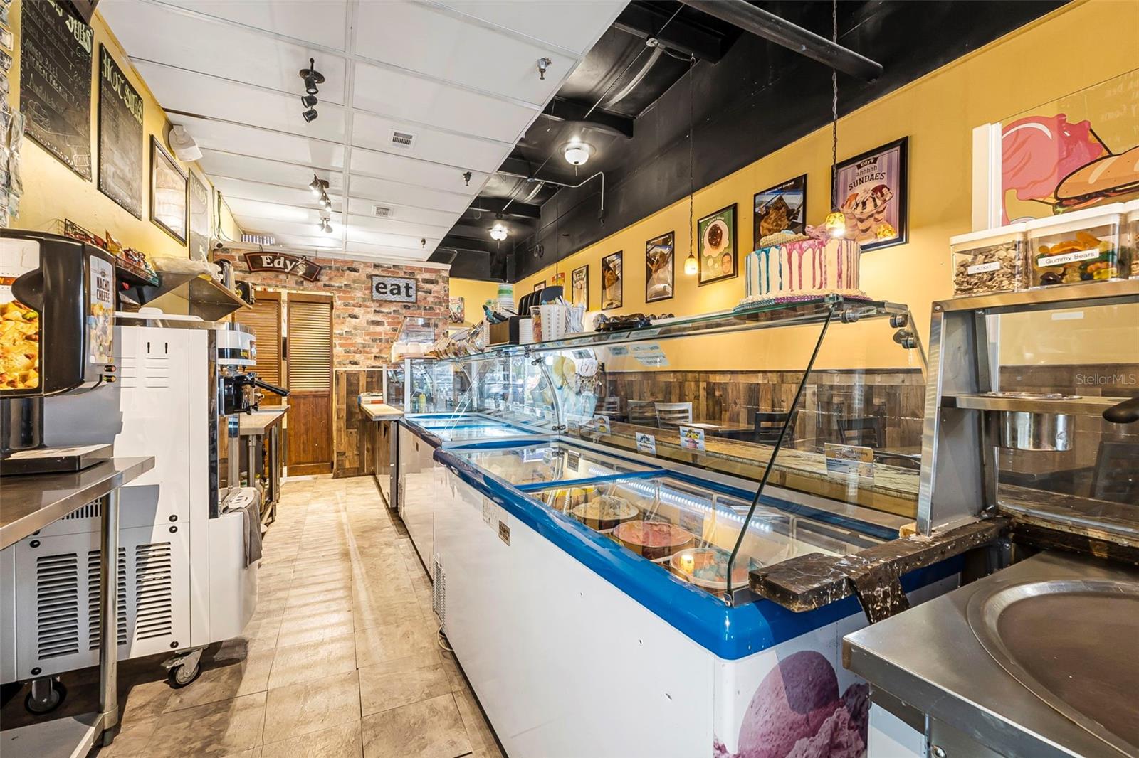 Image 19 of 23 For 223 St. Joe Plaza