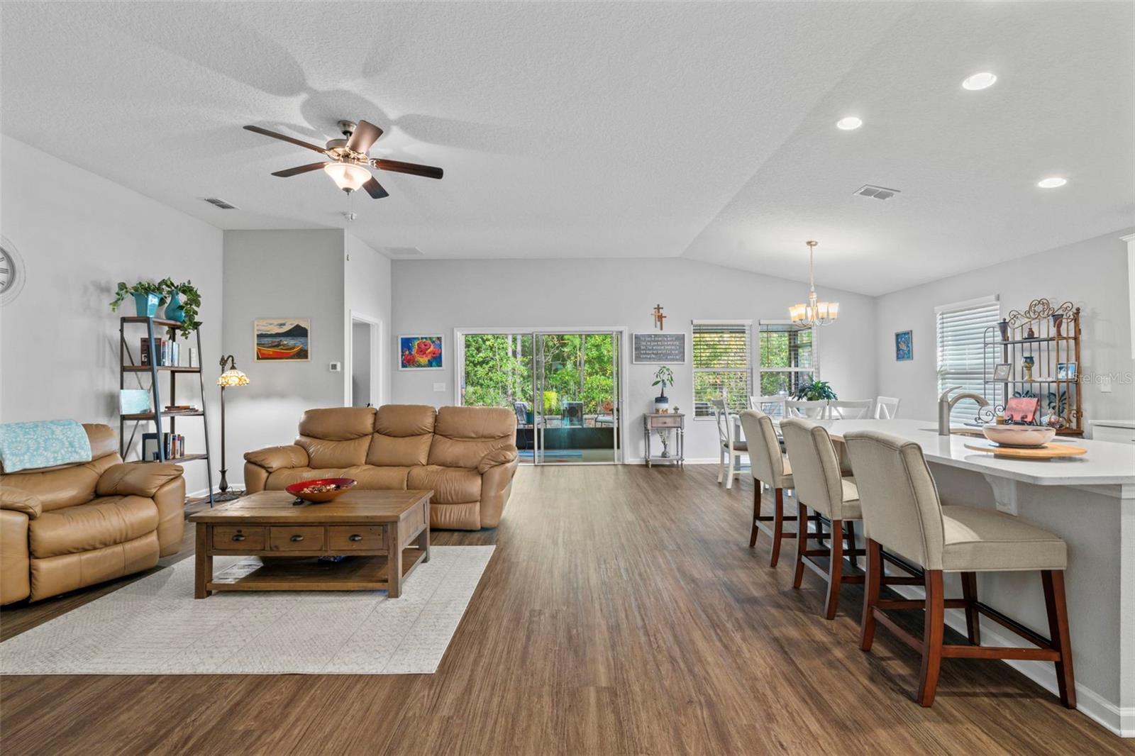 Image 4 of 49 For 324 Palace Drive