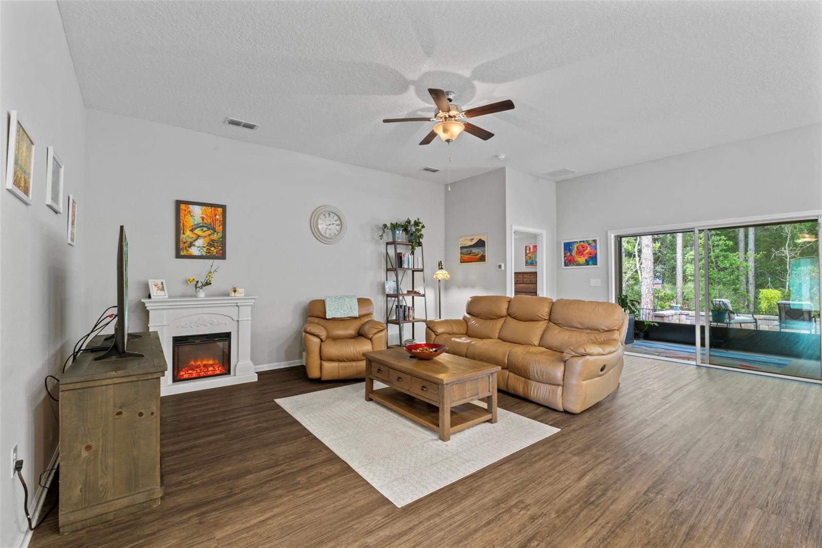 Image 5 of 49 For 324 Palace Drive