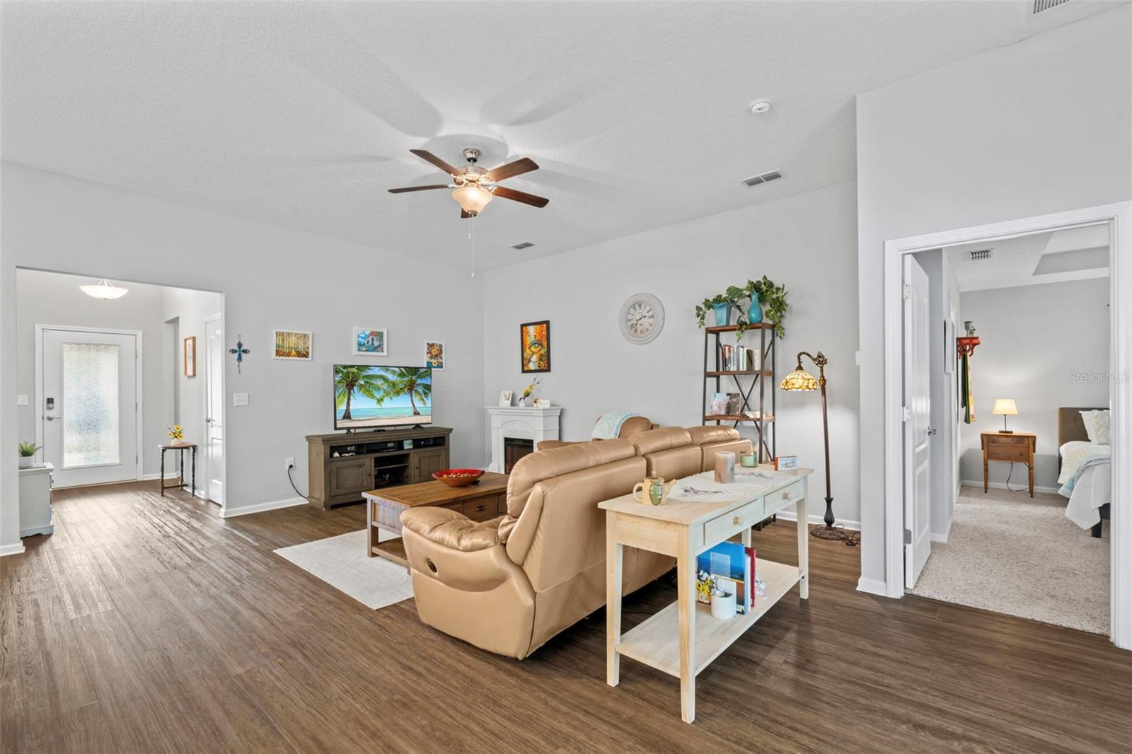 Image 6 of 49 For 324 Palace Drive