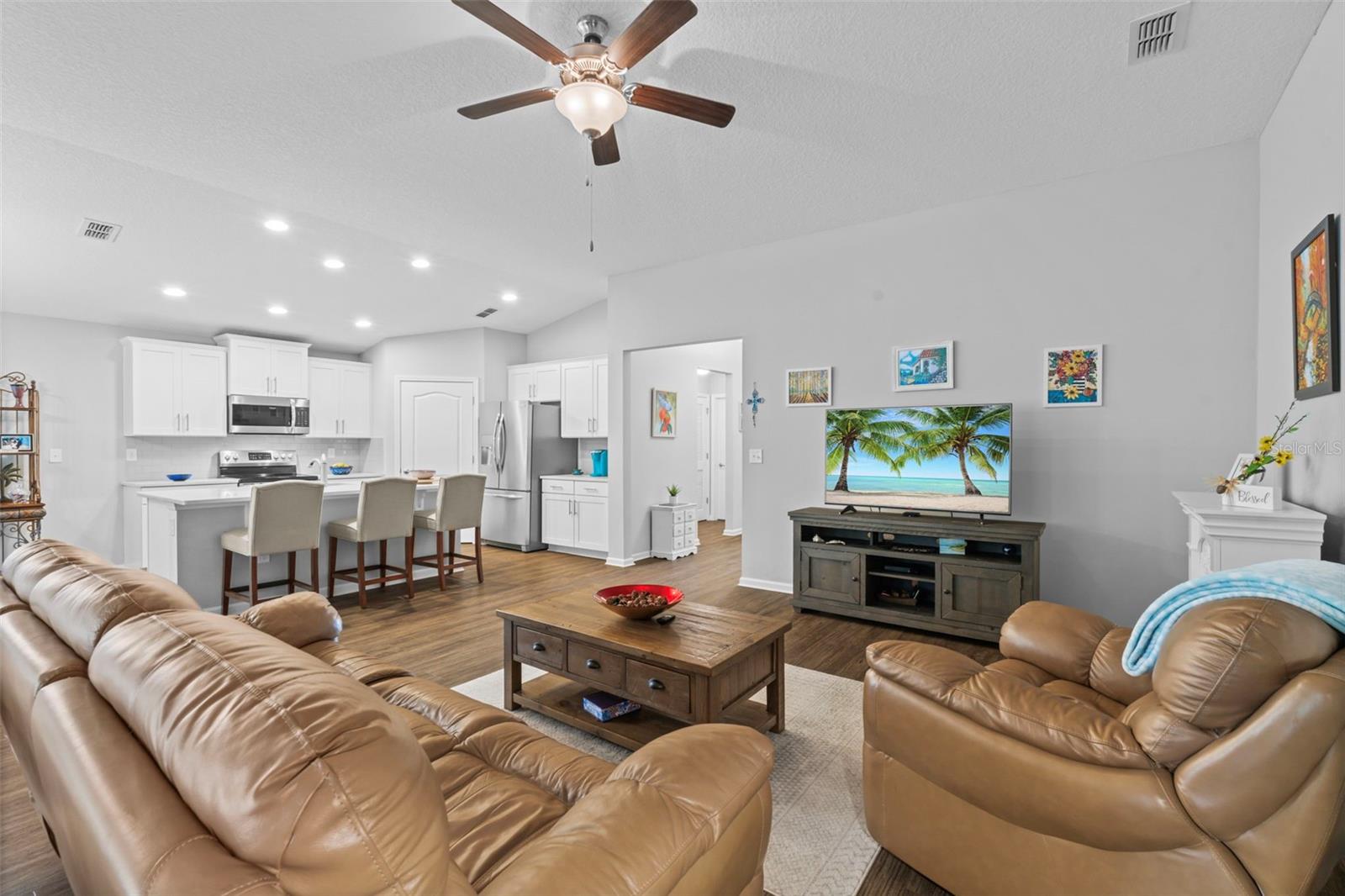 Image 7 of 49 For 324 Palace Drive