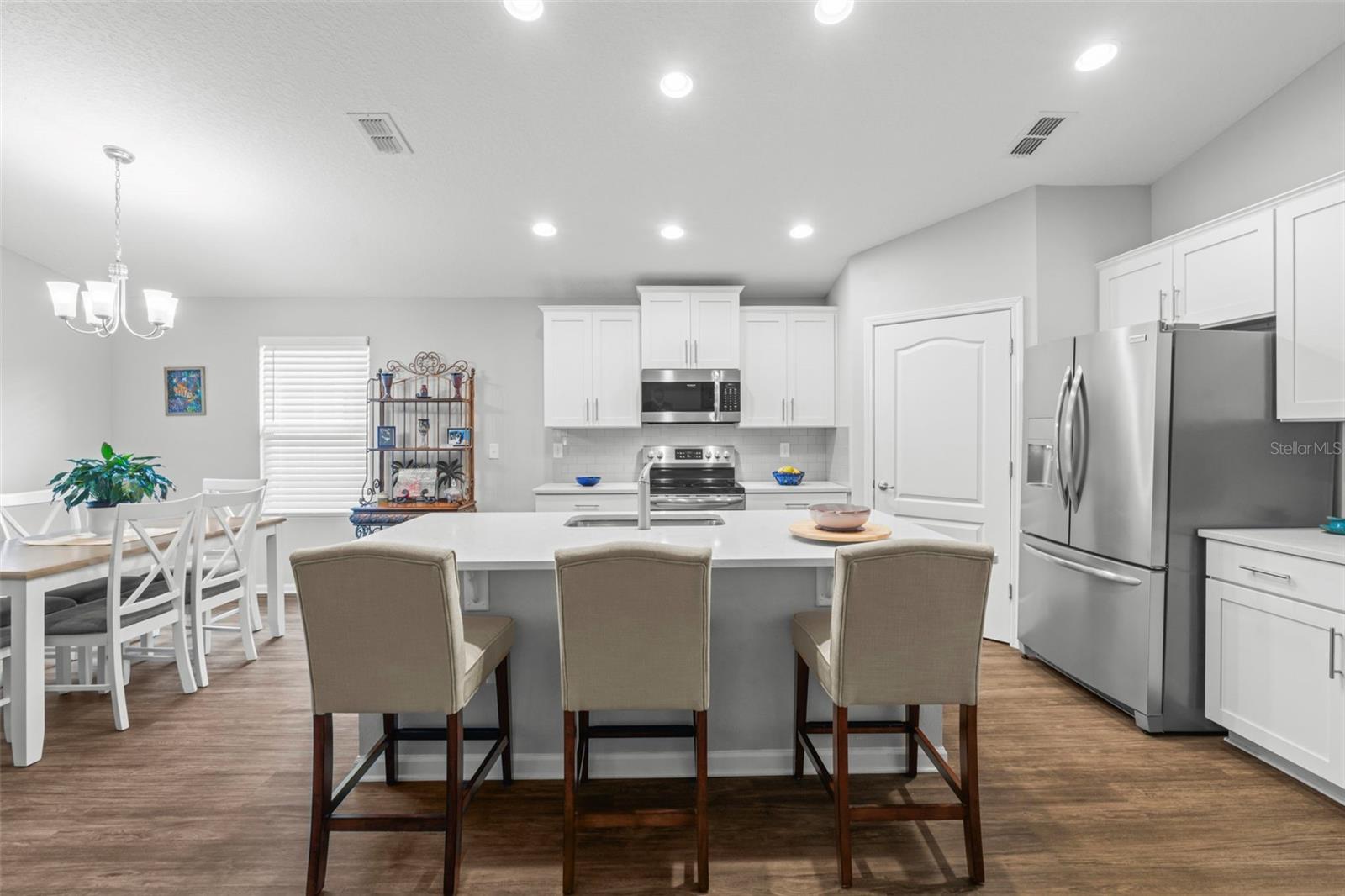 Image 9 of 49 For 324 Palace Drive