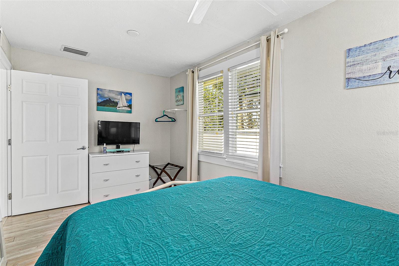 Image 17 of 29 For 409 Daytona Avenue