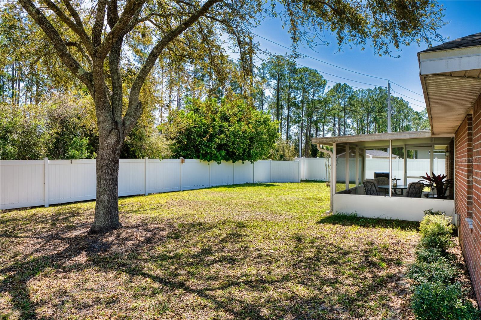 Image 16 of 39 For 73 Royal Oak Drive