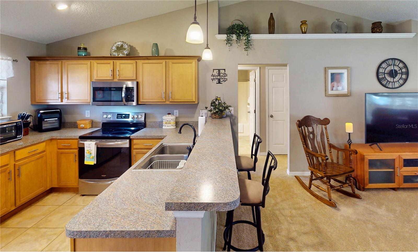 Image 22 of 39 For 73 Royal Oak Drive