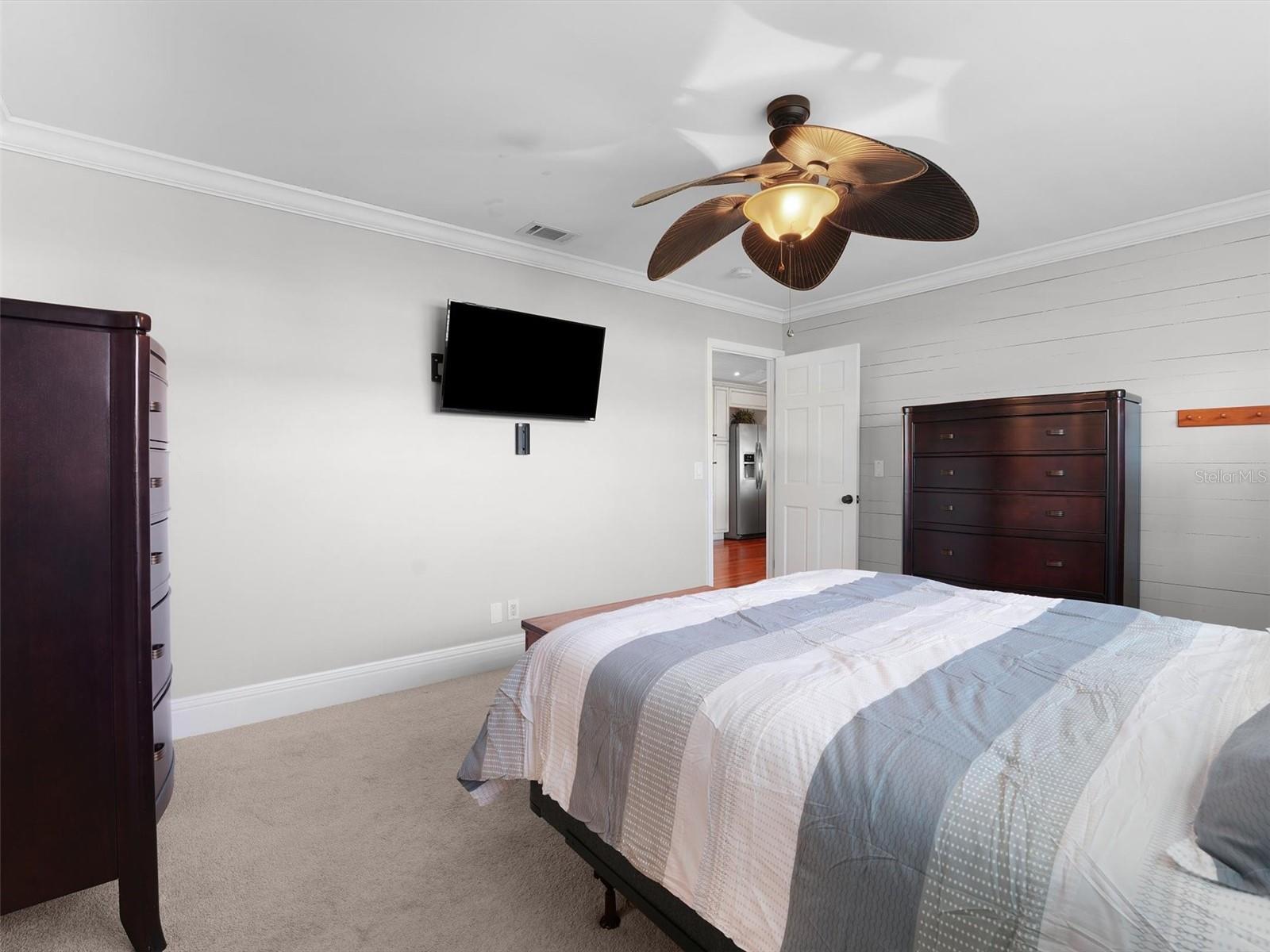 Image 22 of 46 For 40 Clarendon Court N