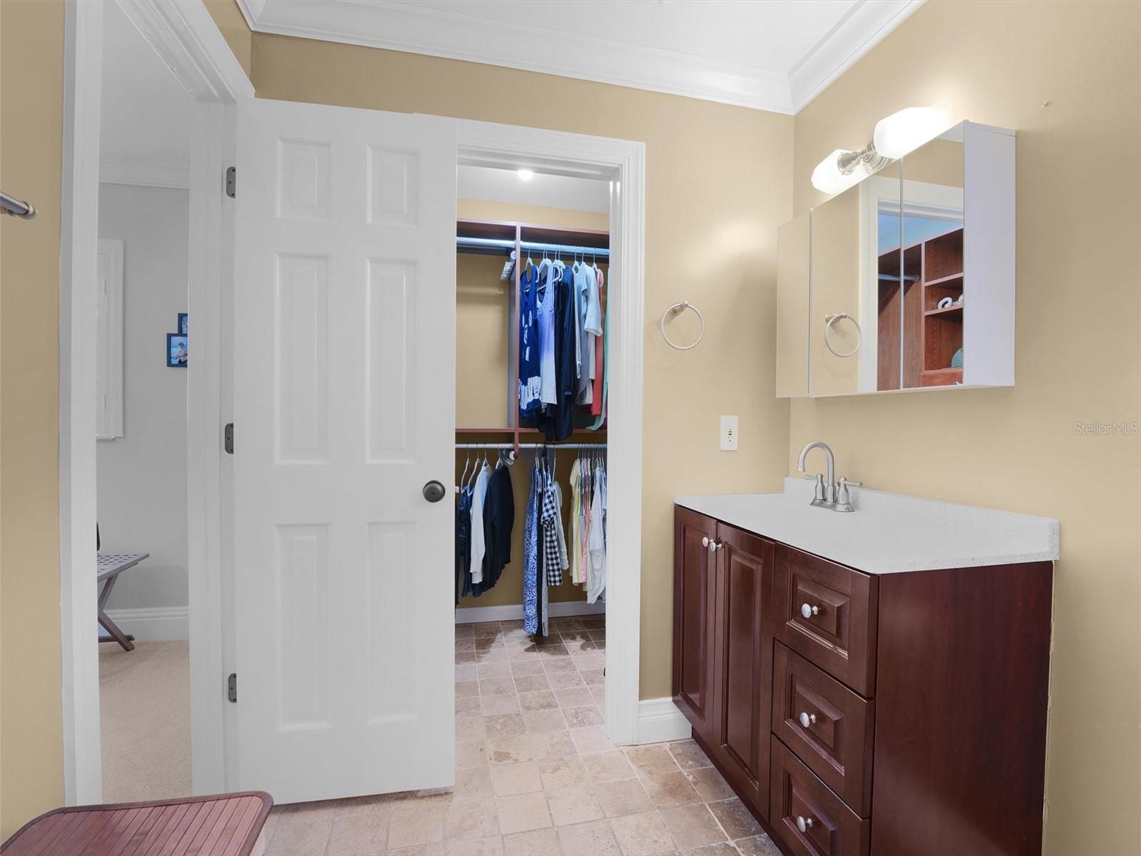 Image 23 of 46 For 40 Clarendon Court N