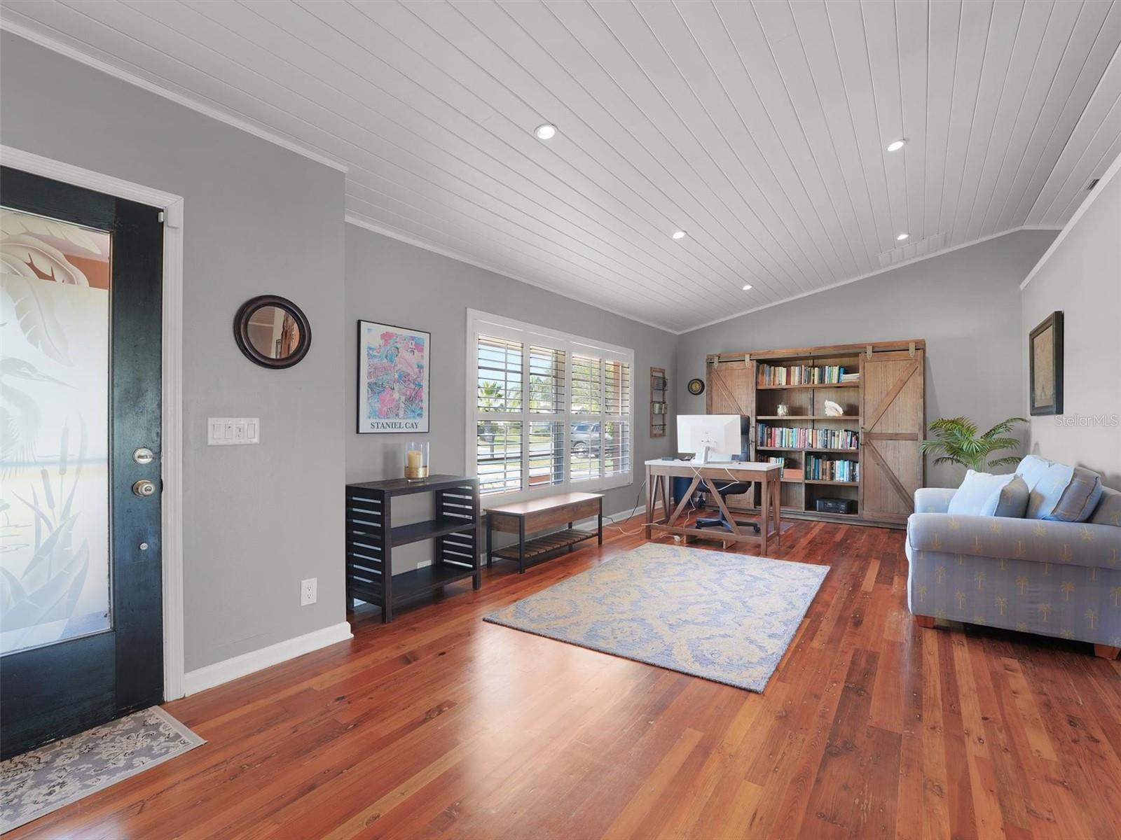 Image 7 of 46 For 40 Clarendon Court N
