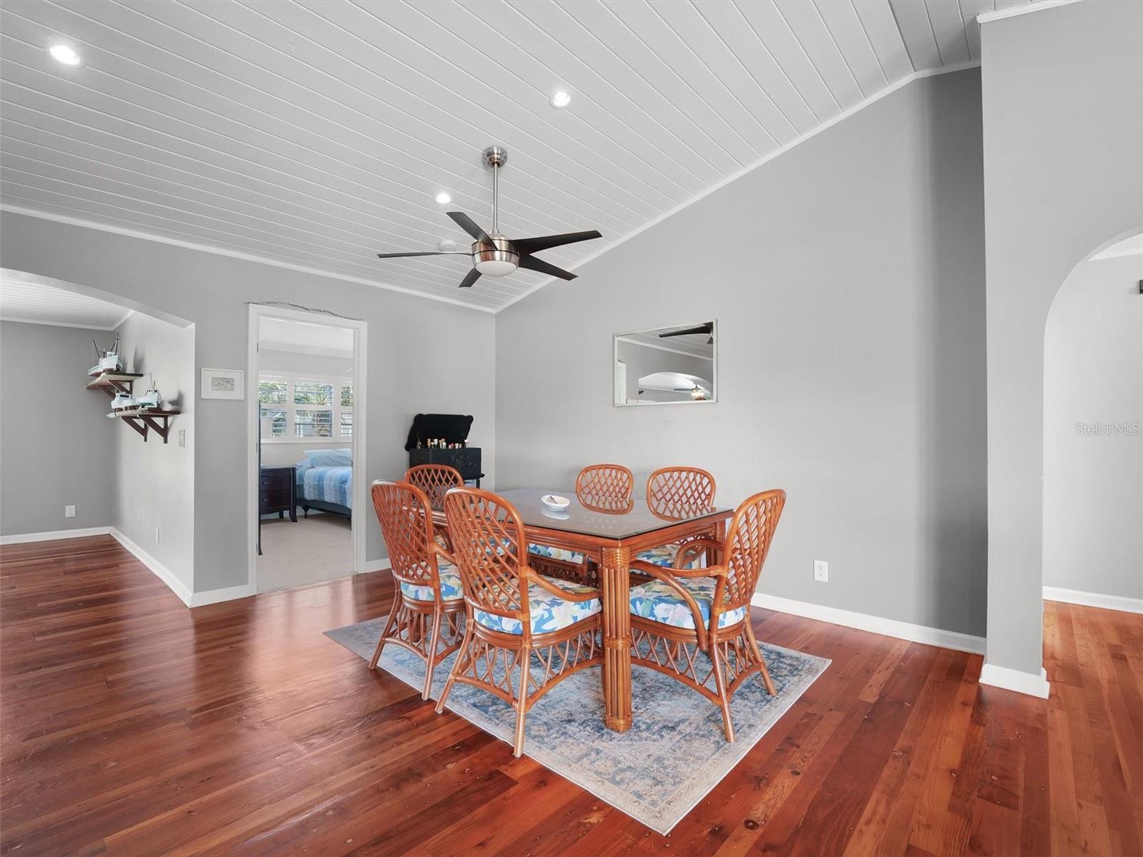 Image 9 of 46 For 40 Clarendon Court N