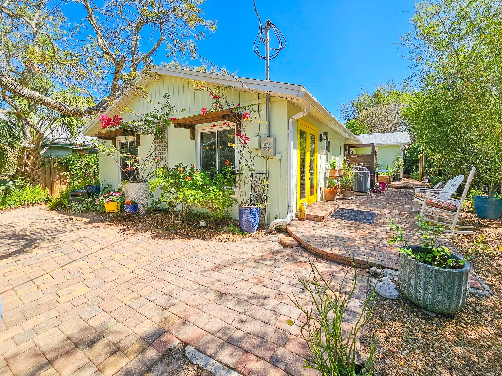 Image 14 of 62 For 2657 Annette Street