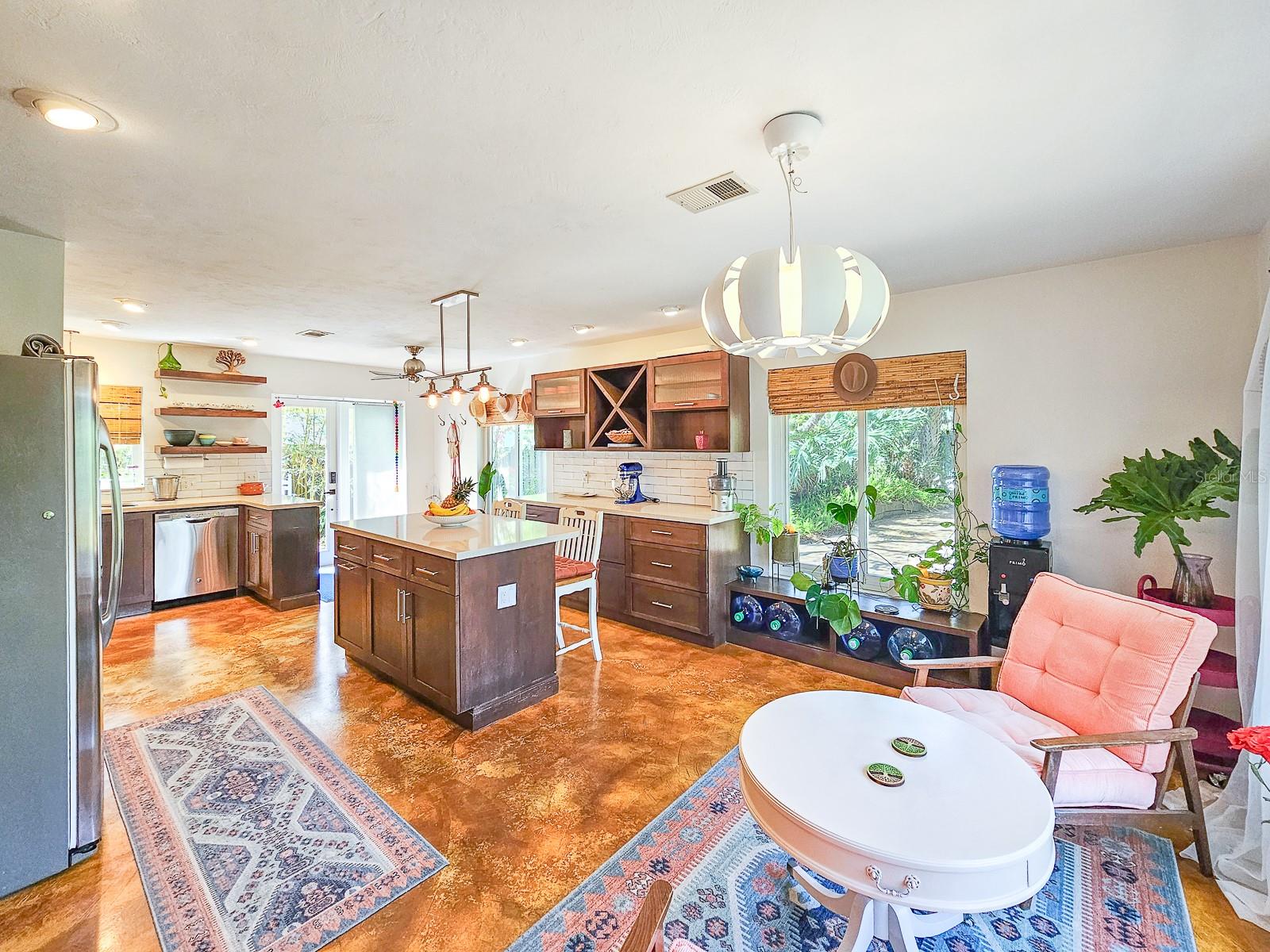 Image 18 of 62 For 2657 Annette Street