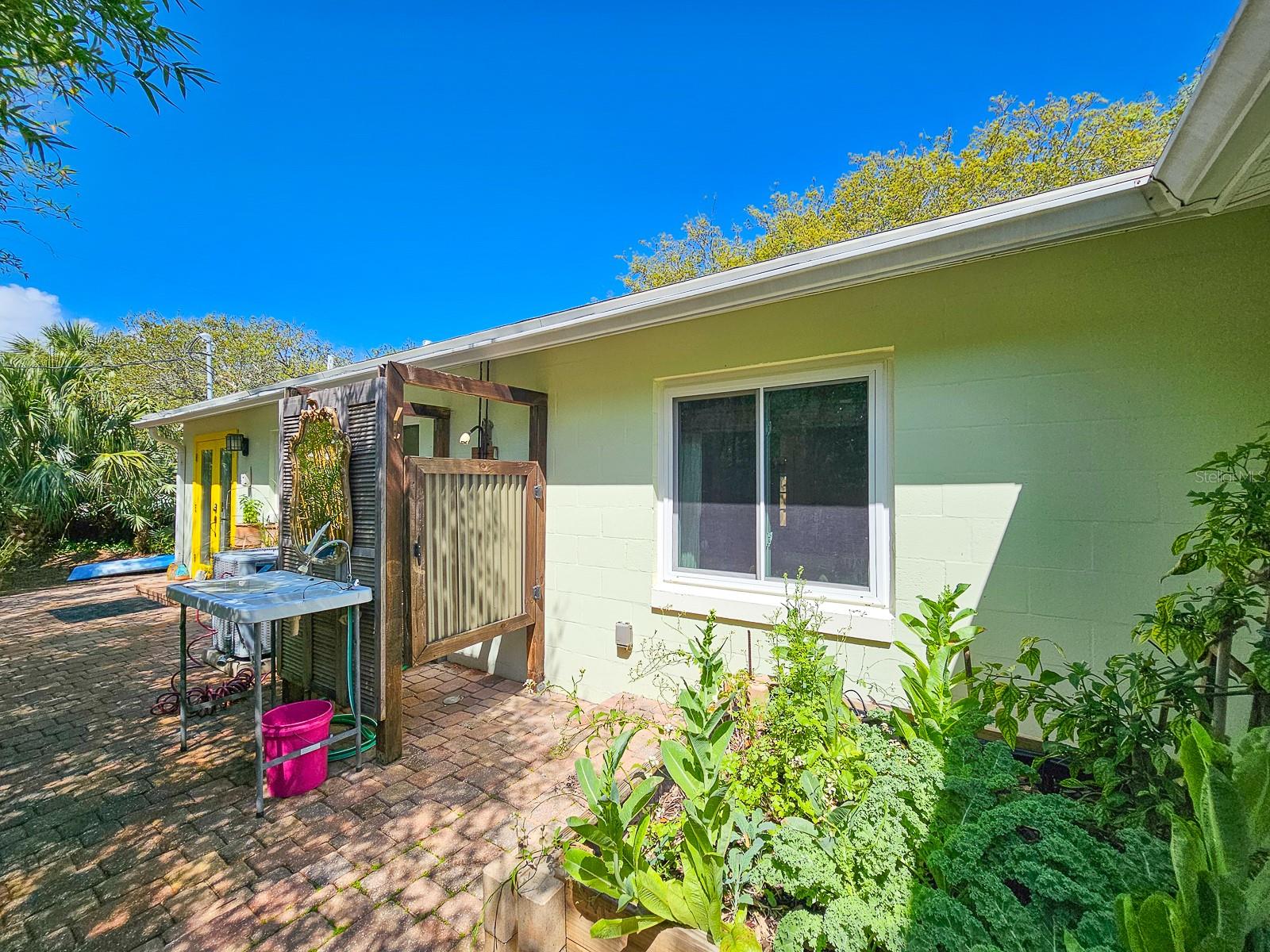 Image 31 of 62 For 2657 Annette Street