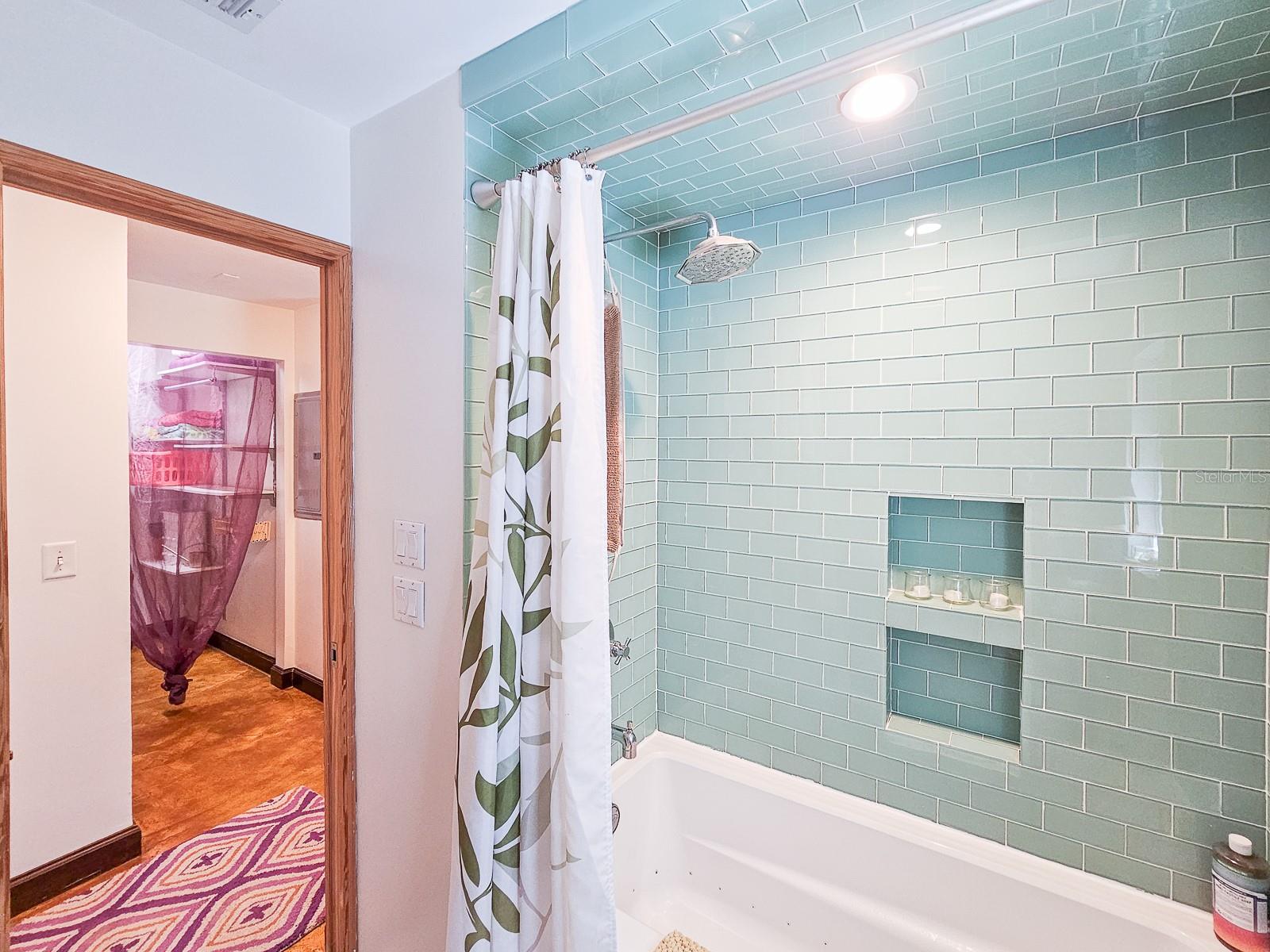 Image 40 of 62 For 2657 Annette Street