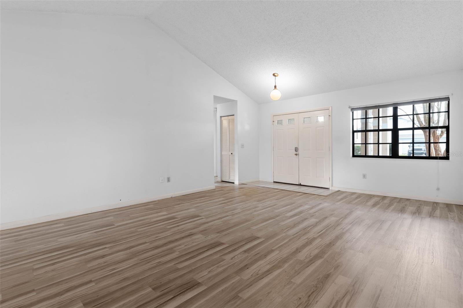 Image 4 of 71 For 100 Westbury Lane