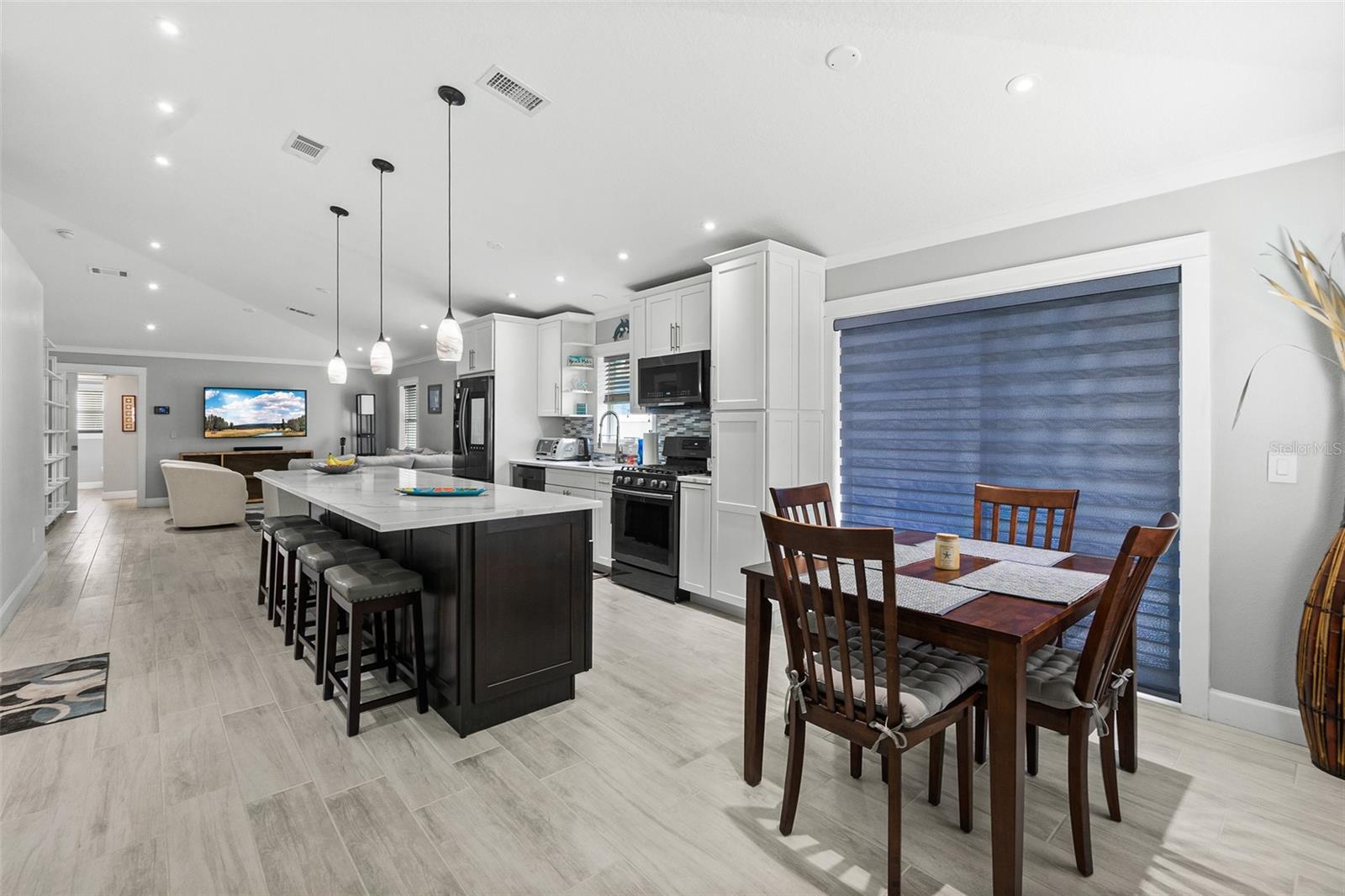 Image 11 of 40 For 320 7th Street