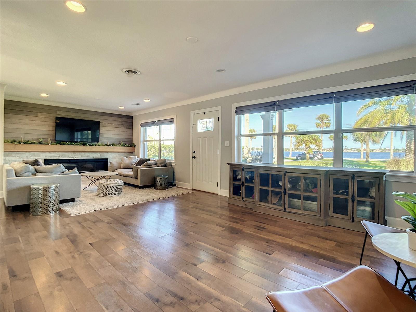 Image 11 of 57 For 762 Beach Street