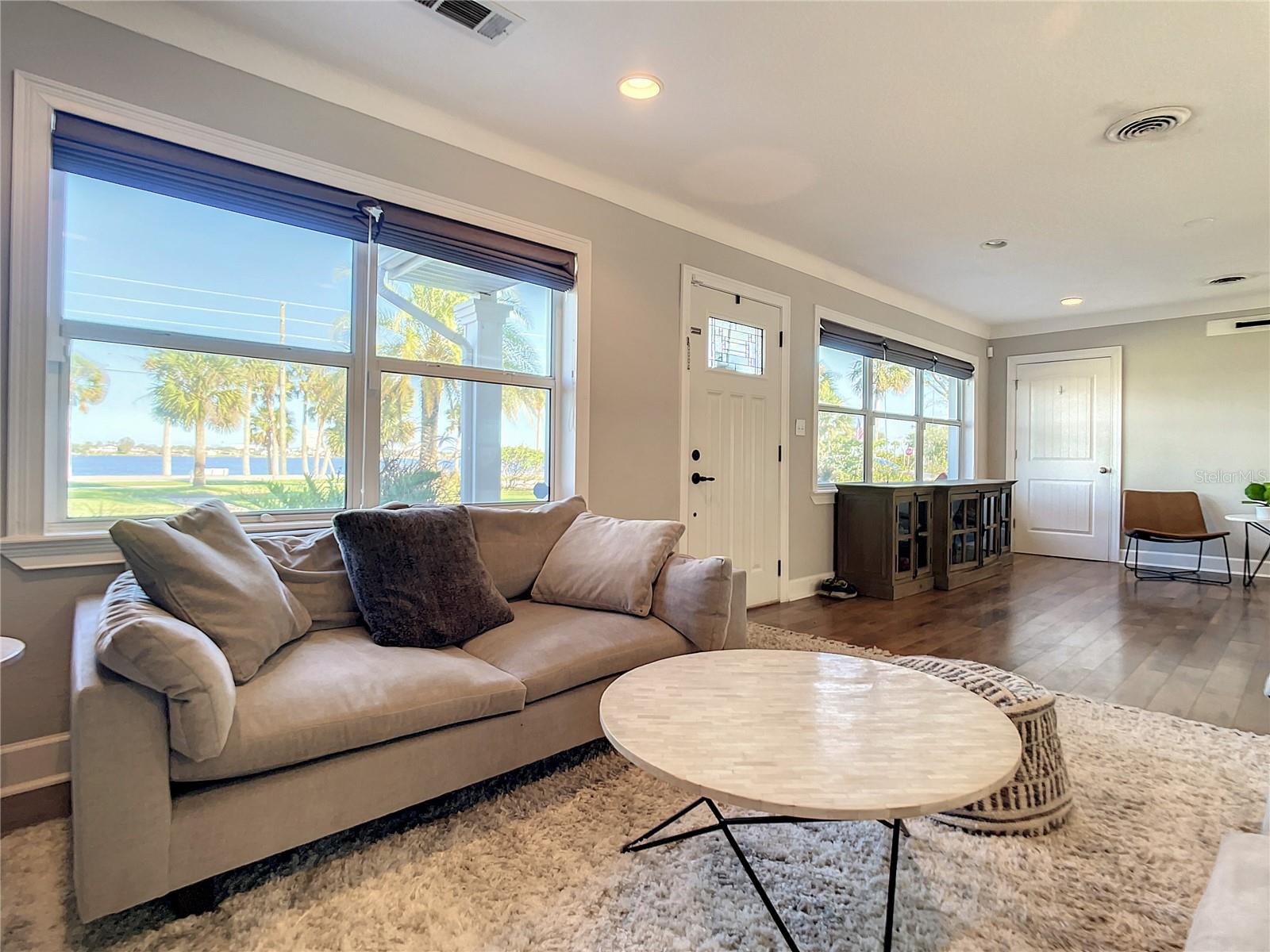 Image 14 of 57 For 762 Beach Street