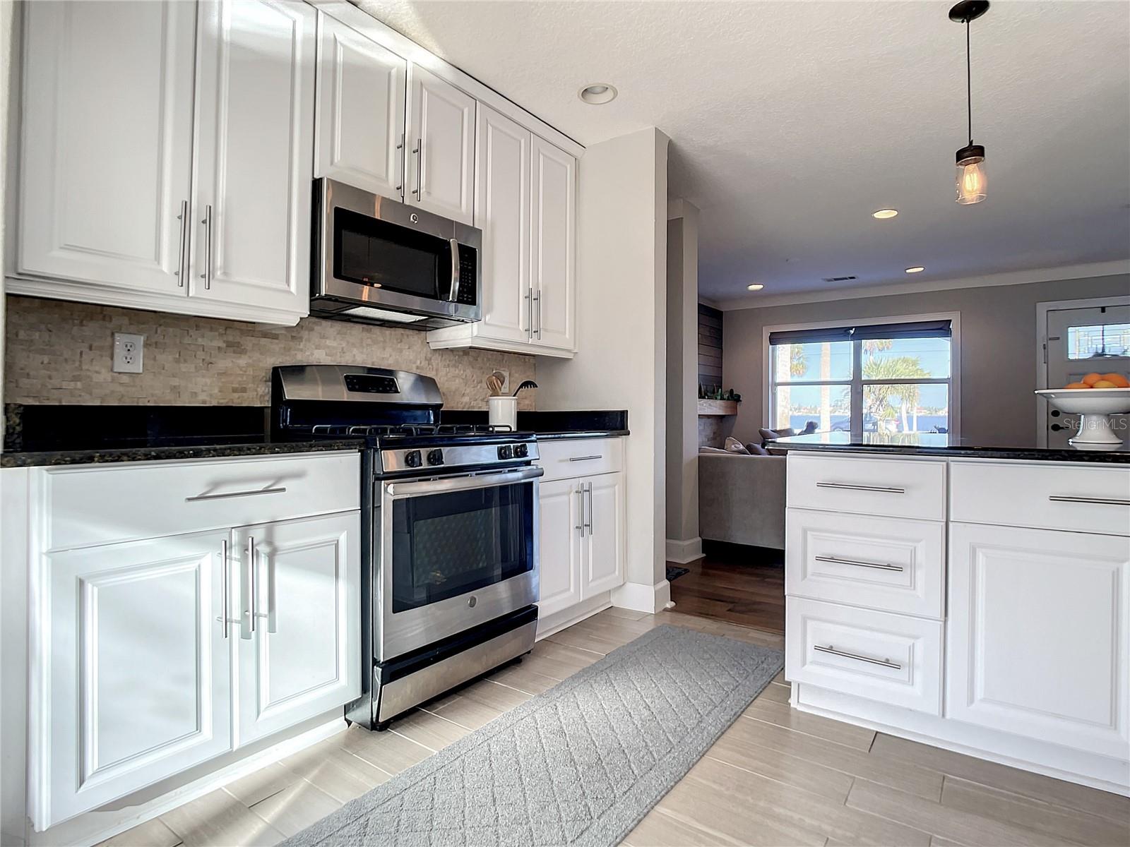 Image 17 of 57 For 762 Beach Street