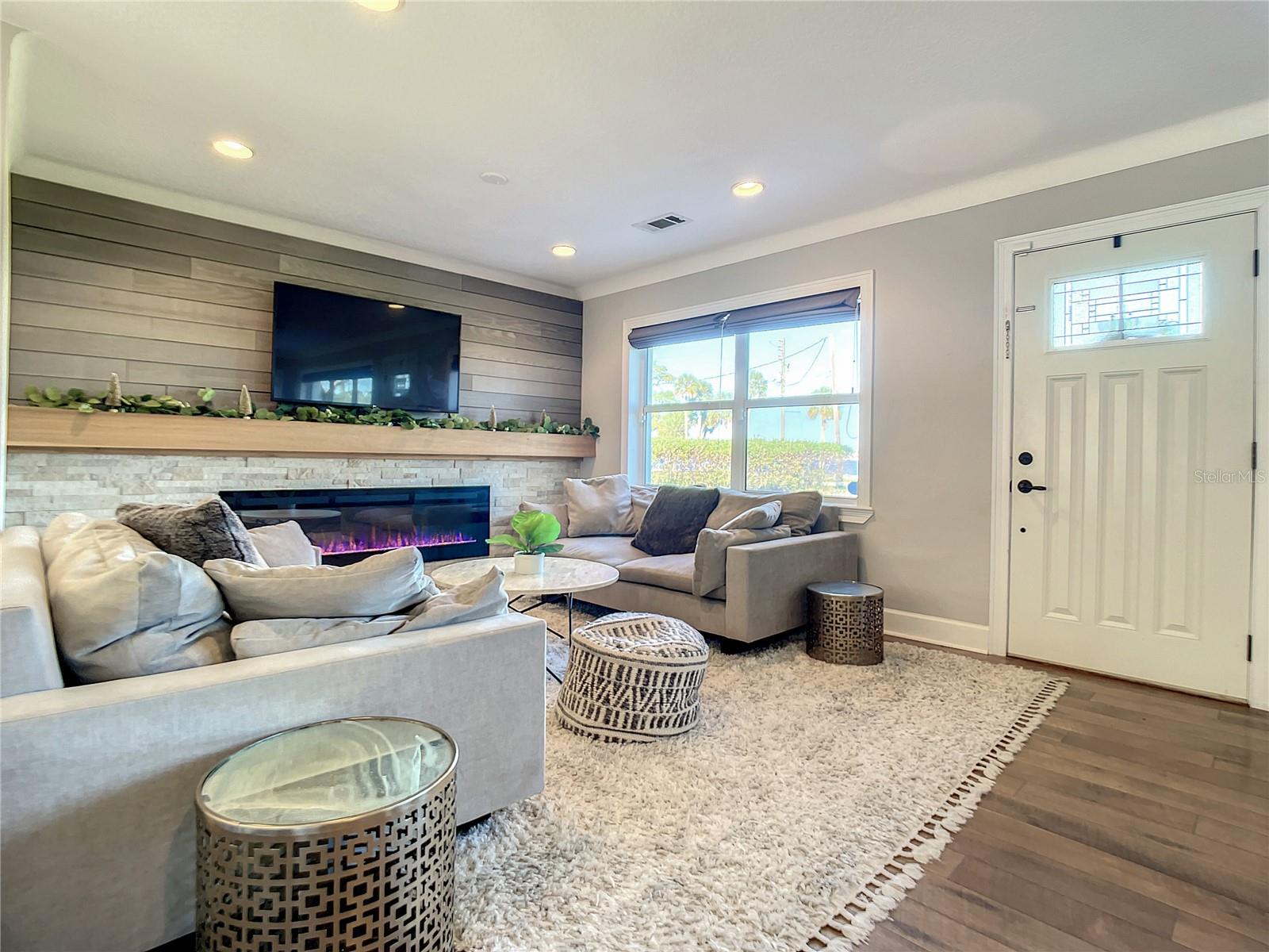 Image 9 of 57 For 762 Beach Street