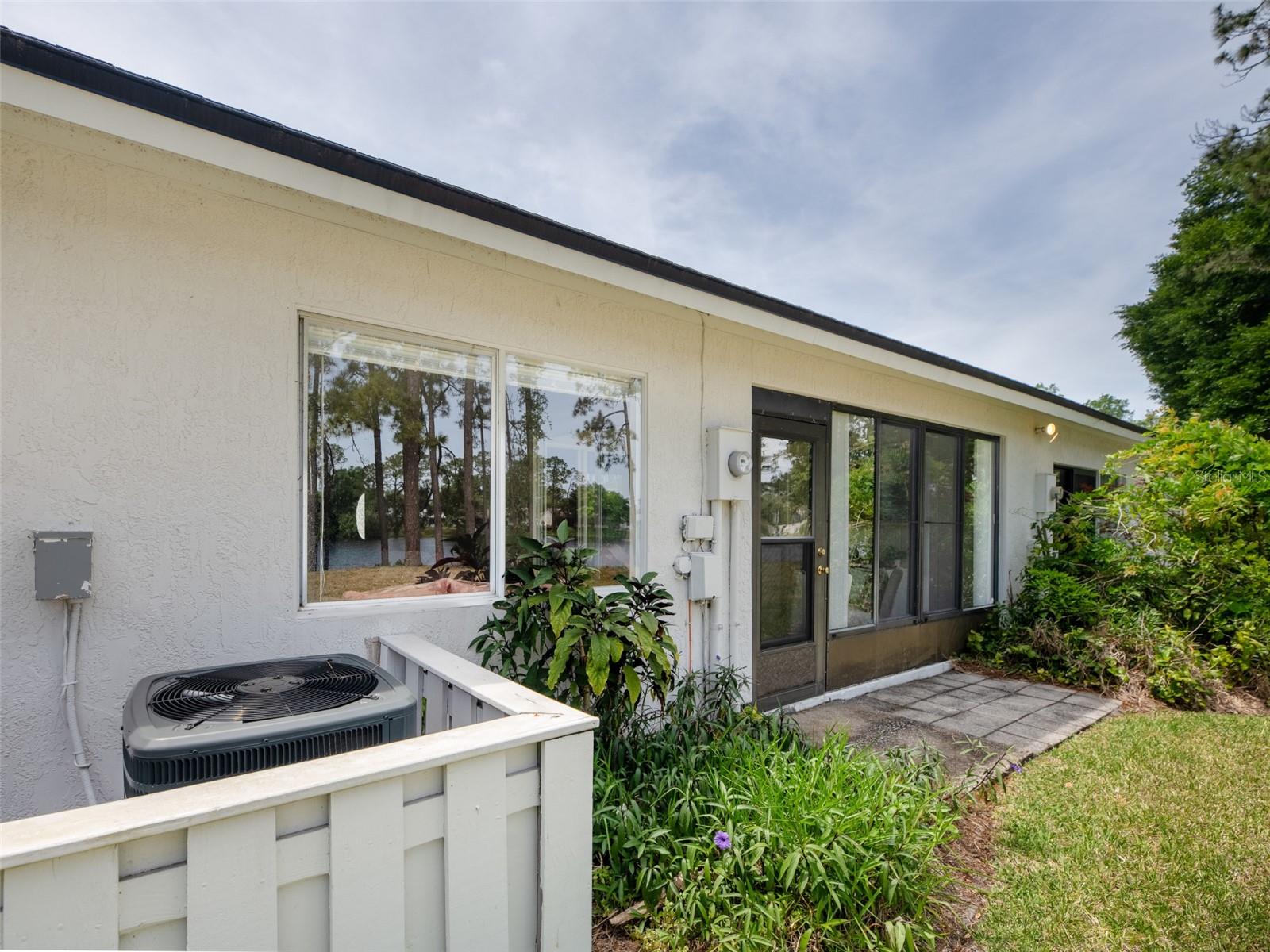 Image 24 of 31 For 9 Kings Colony Court N