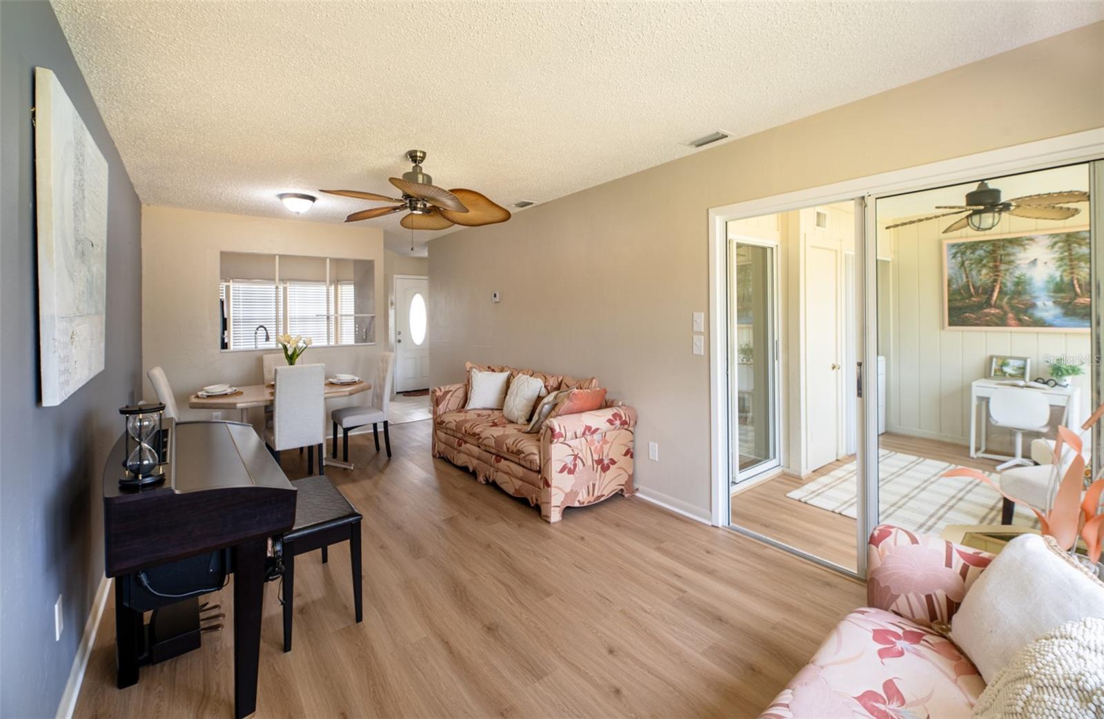 Image 5 of 31 For 9 Kings Colony Court N