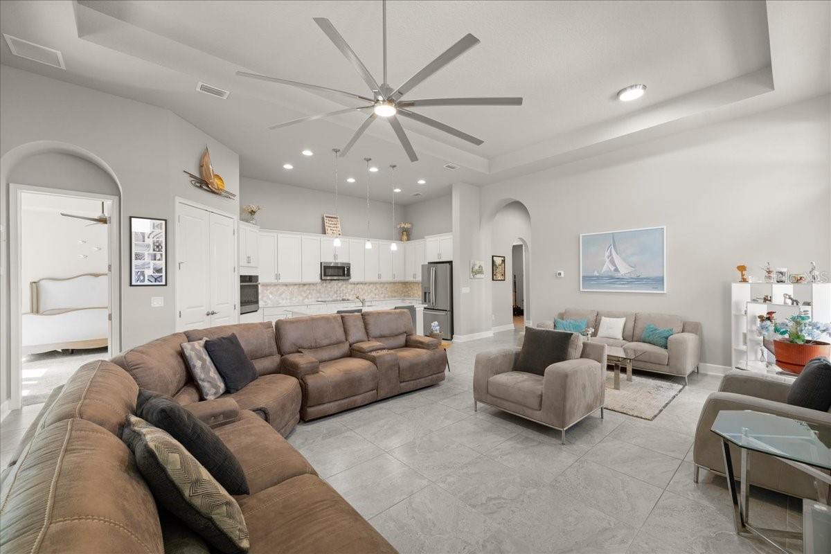 Image 7 of 67 For 827 Creekwood Drive