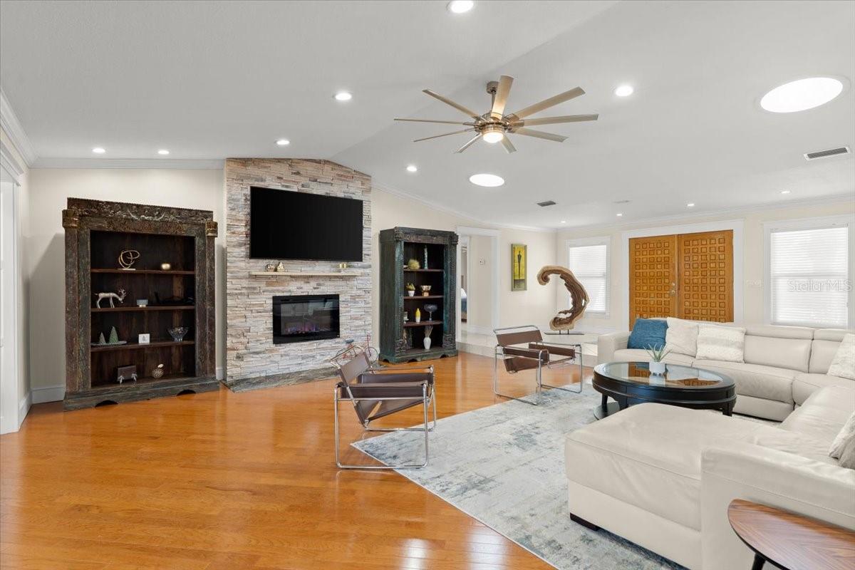Image 11 of 77 For 2924 River Point Drive