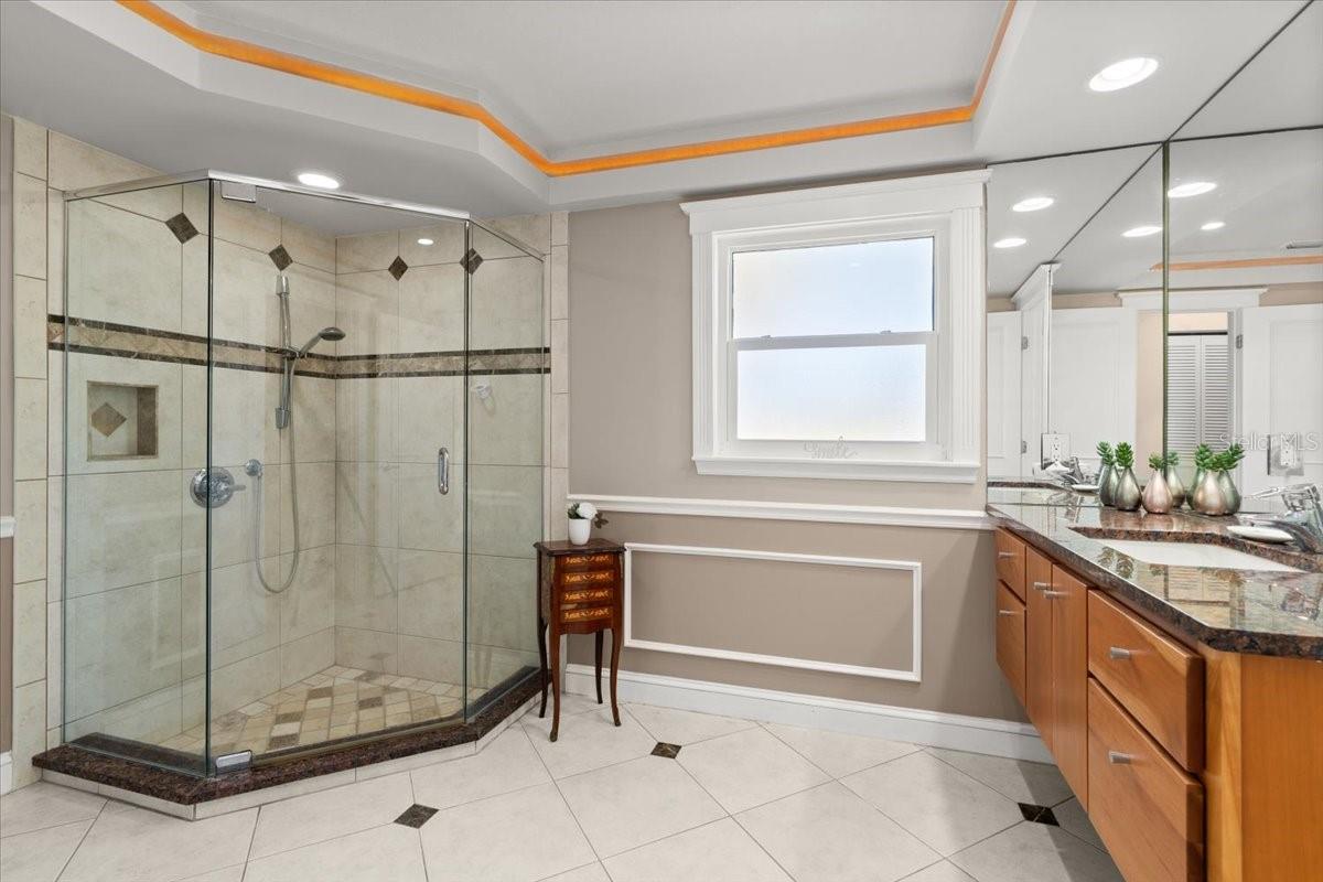 Image 37 of 77 For 2924 River Point Drive