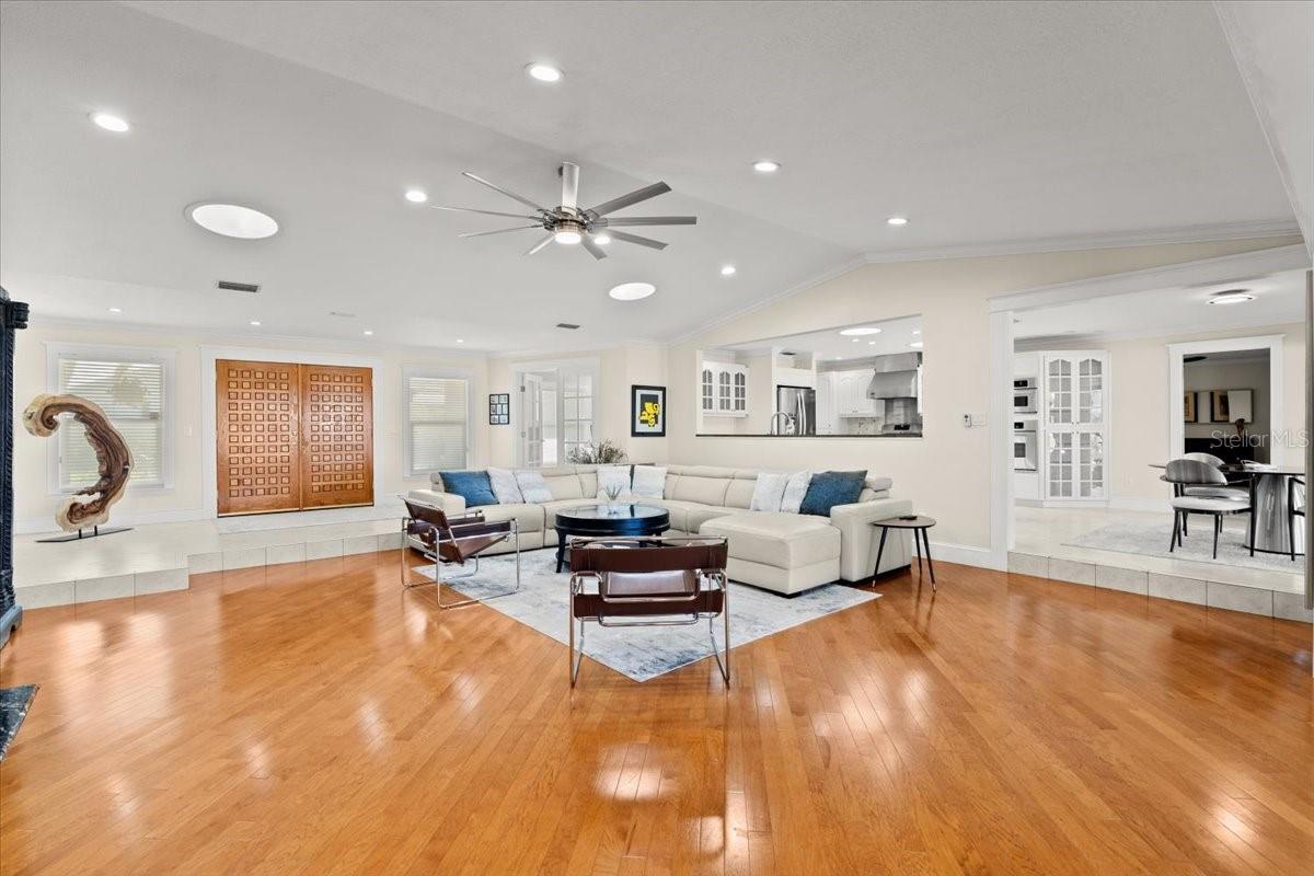 Image 8 of 77 For 2924 River Point Drive