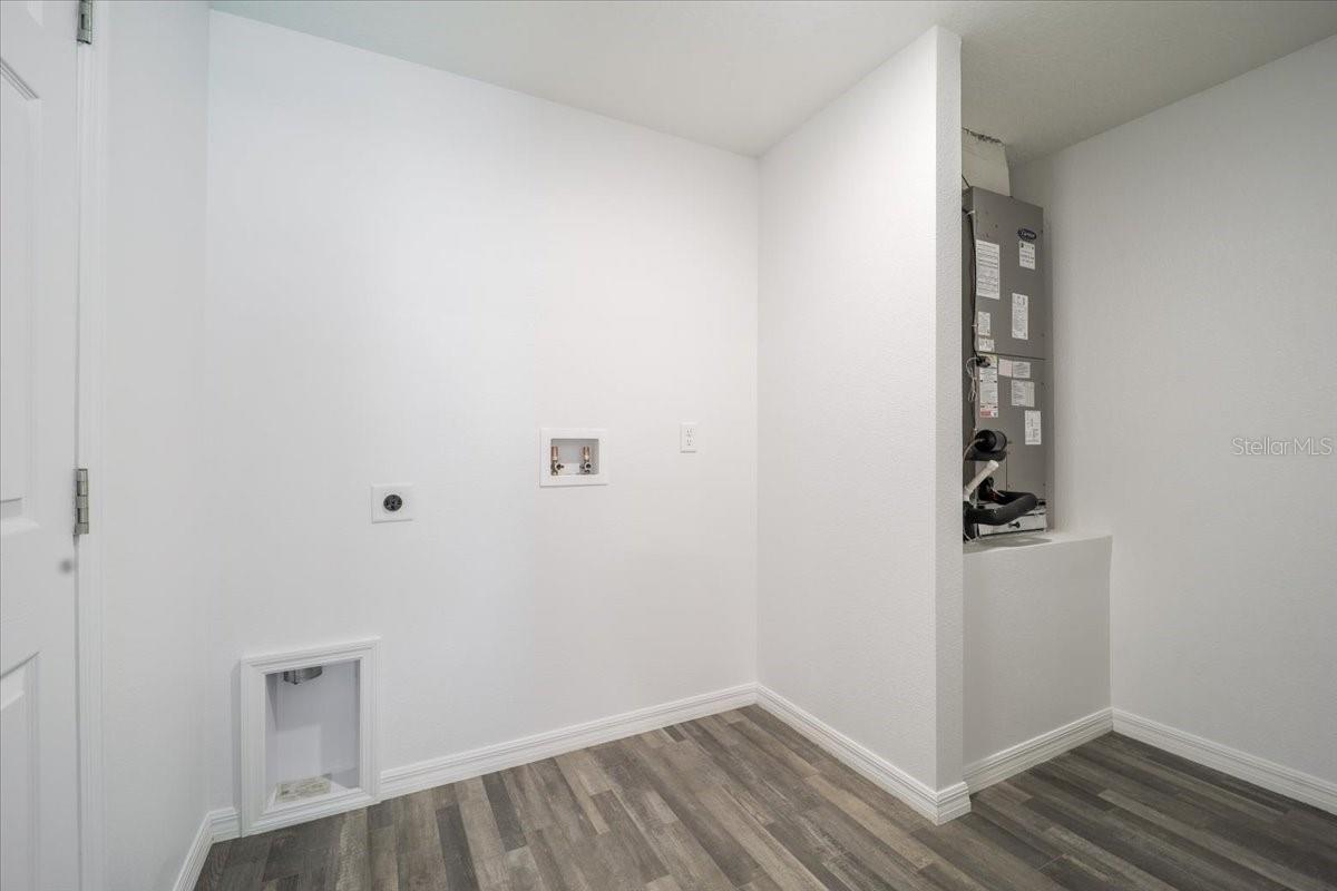 Image 42 of 43 For 10 Post Oak Lane