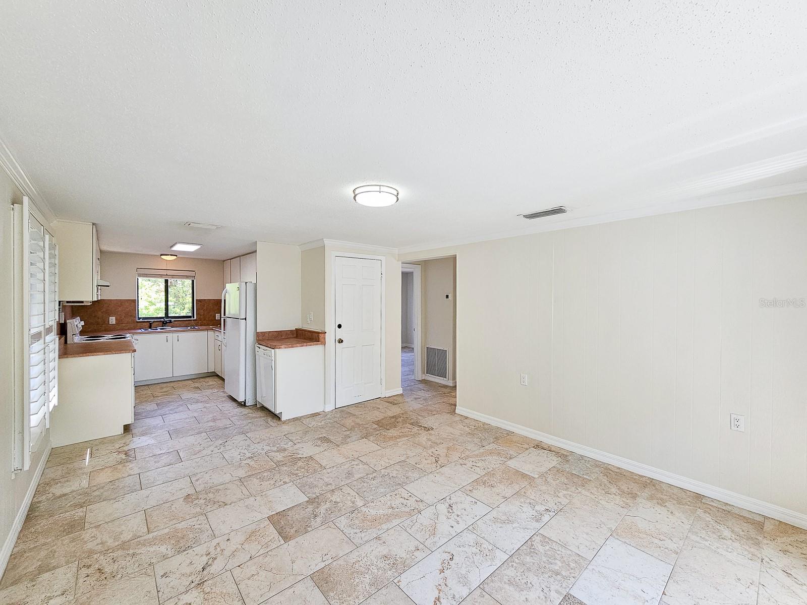 Image 14 of 44 For 1427 Daytona Avenue