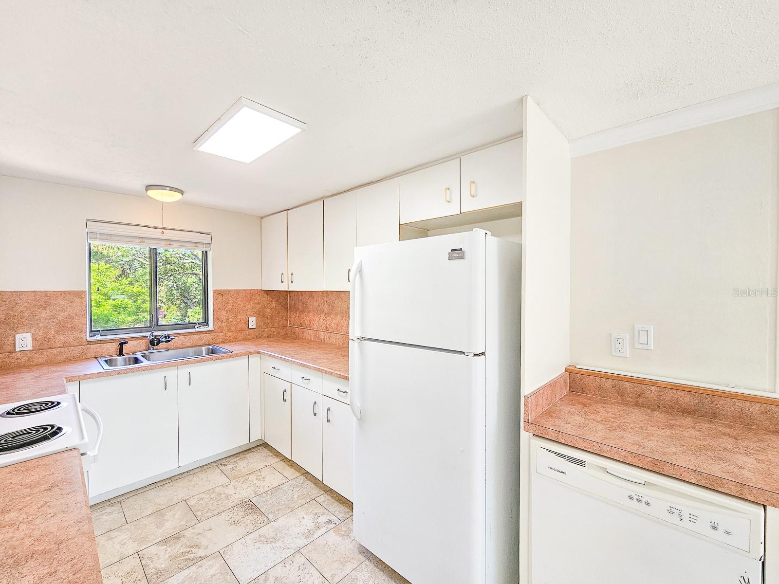 Image 15 of 44 For 1427 Daytona Avenue
