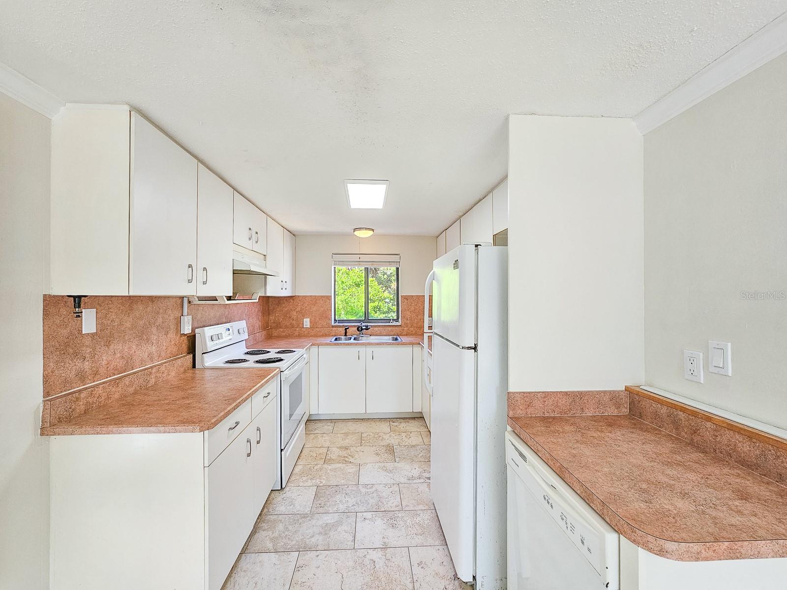 Image 16 of 44 For 1427 Daytona Avenue