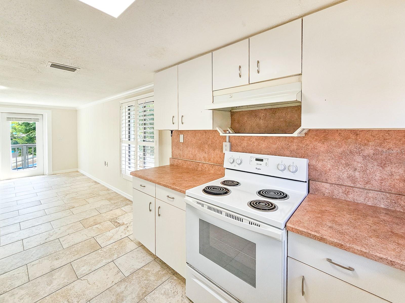 Image 18 of 44 For 1427 Daytona Avenue